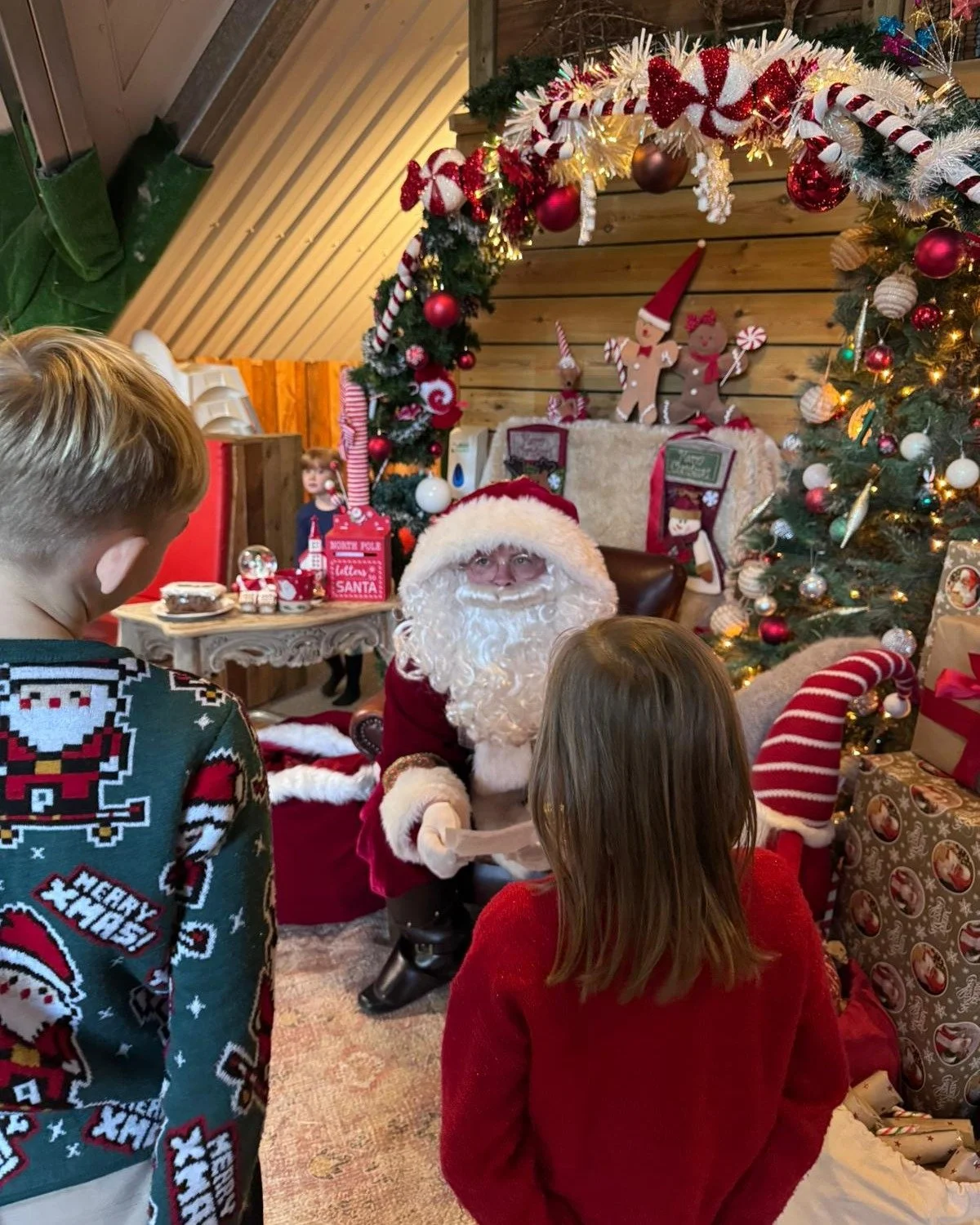 🎅✨ Meet Father Christmas at Cobbs Farm Shops✨🎅

He&rsquo;s making his list and checking it twice&hellip; and this December, Father Christmas is making a very special visit to Cobbs at Hungerford! 🎄

Join us for a magical, intimate family experienc