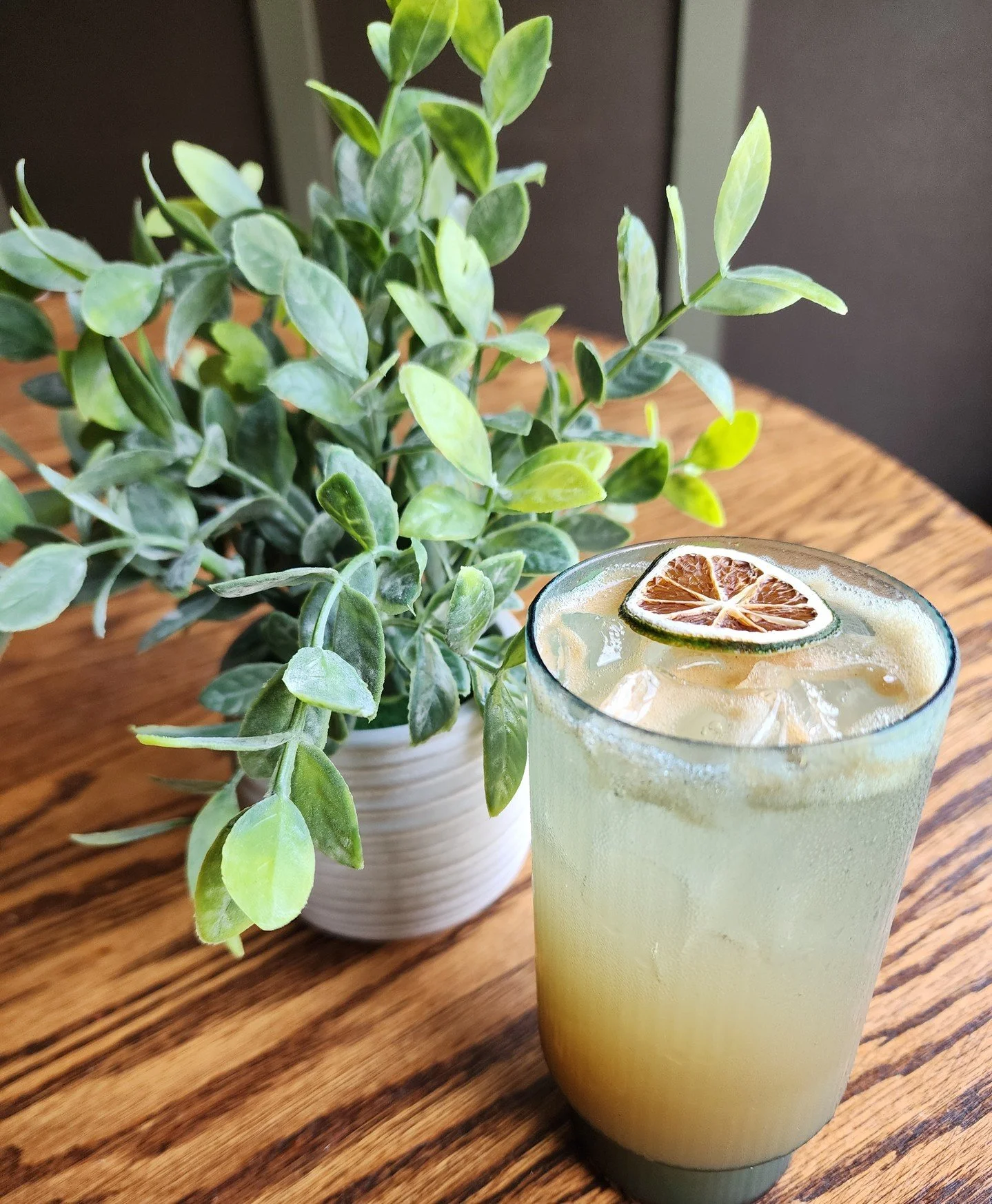 The weekend&rsquo;s here! Time to unwind🍸 Join us at the bar and sip your favorite cocktails in style!