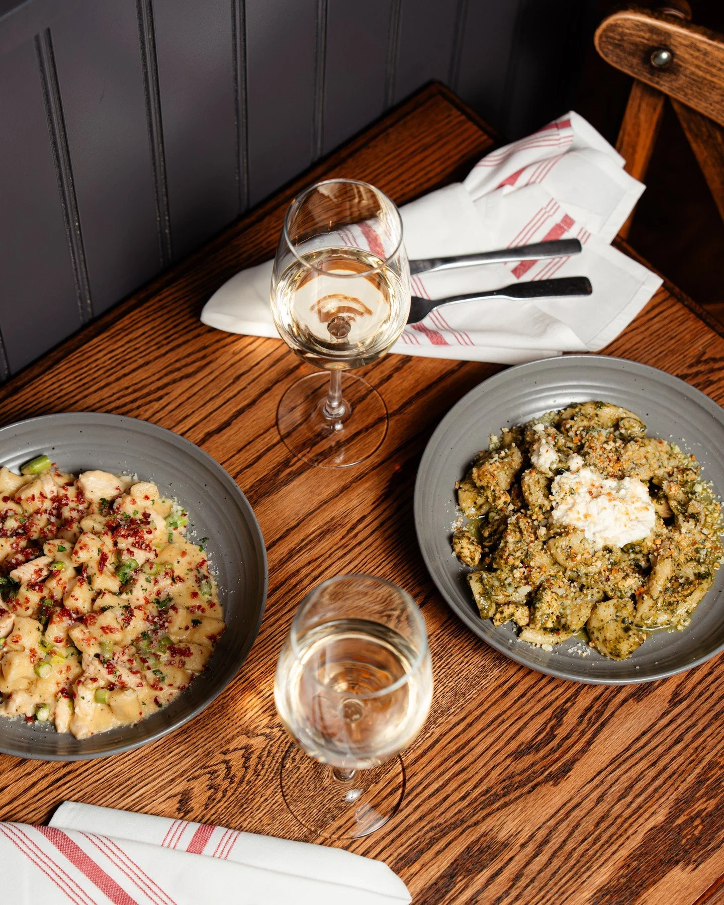 Table for two? 🍝
Dig into our Chicken Pesto Rigatoni, basil pesto, house-made ricotta, garlic breadcrumbs, romano; or try the Potato Gnocchi with lemon cream, chicken, asparagus, prosciutto &amp; romano

Your table is waiting!
#johnnystavern #tablef