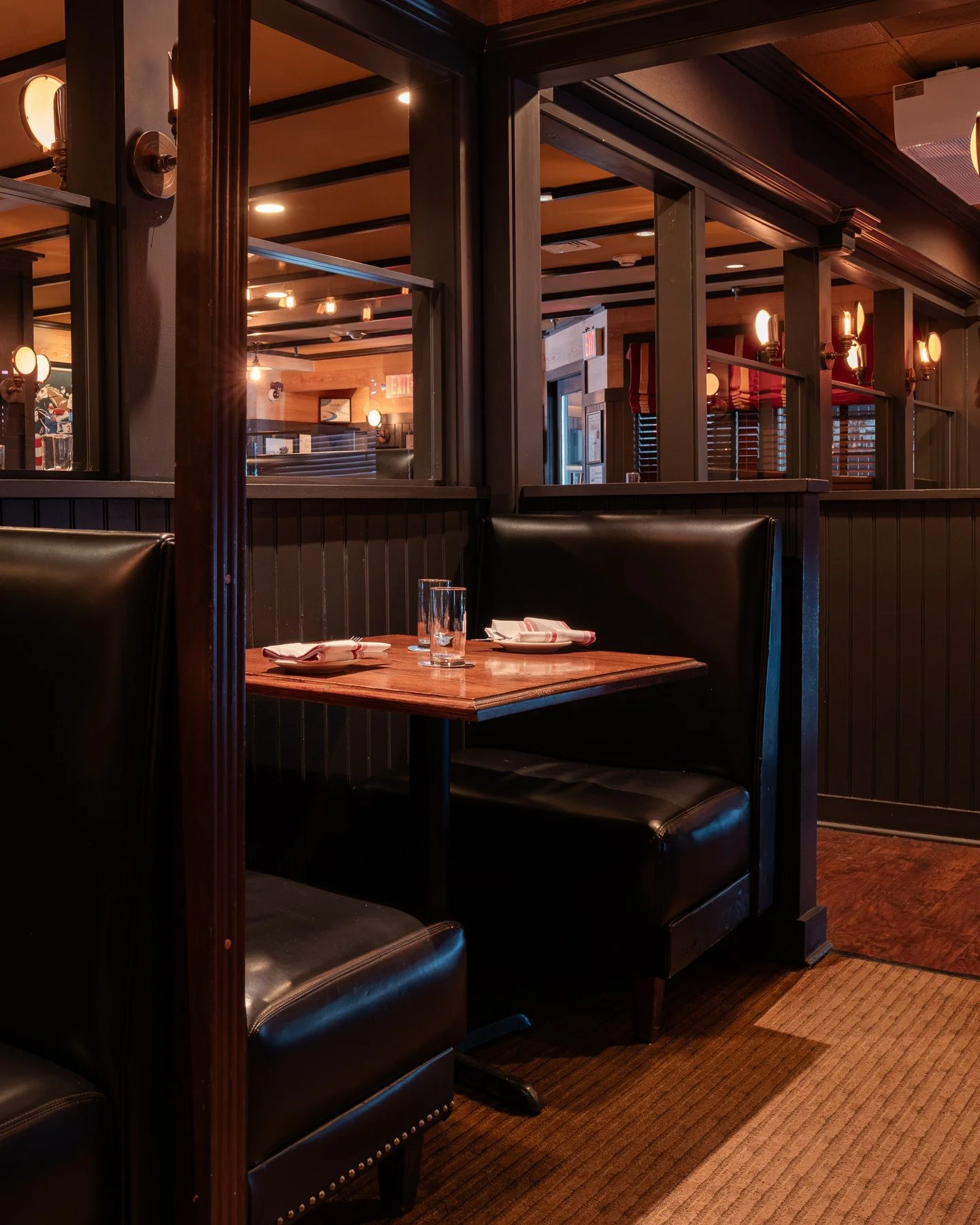 Your table&rsquo;s waiting&hellip; swing by this weekend and taste a little bit of everything you love 💛
#Johnnystavern