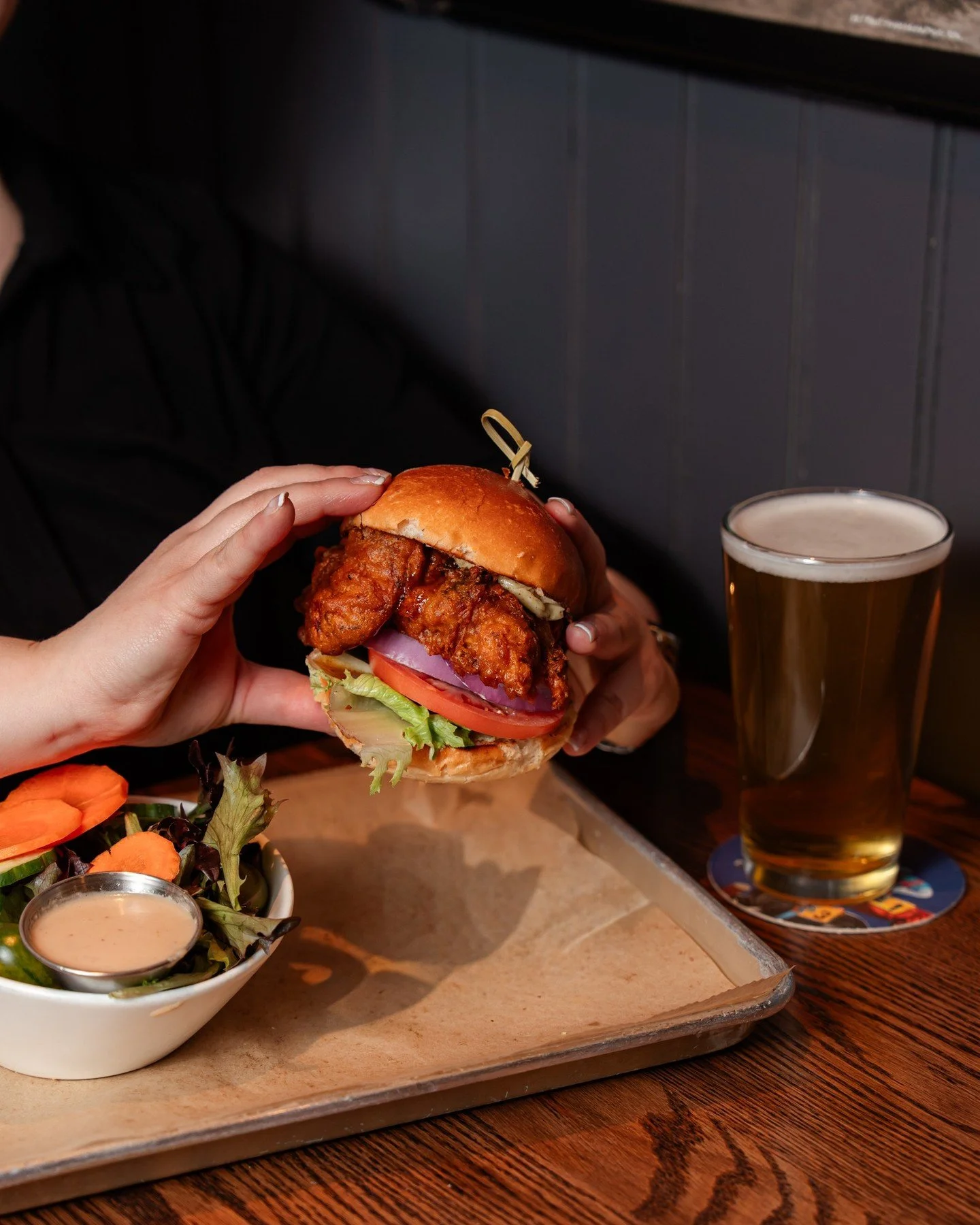 The moment you pick it up&hellip; you already know it&rsquo;s about to be good.
Fried chicken, garlic chili cilantro honey, lettuce, tomato, onion, aioli, on brioche perfection!

#johnnystavern