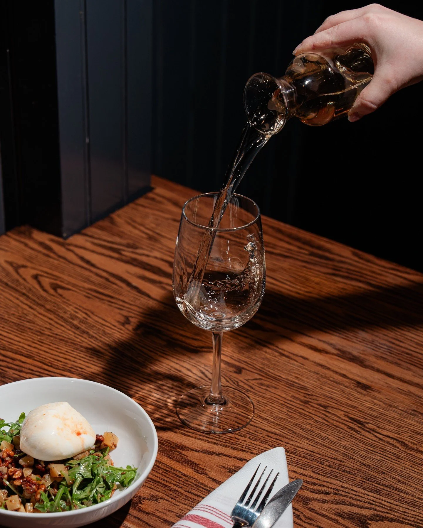 Wine goes with everything! Conversation, dinner, Tuesday&hellip; you name it 🍷
#wine #johnnystavern