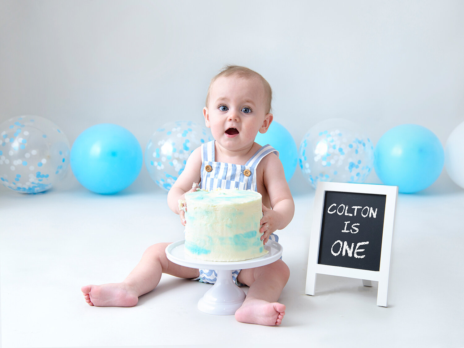 baby cake smash blue balloons