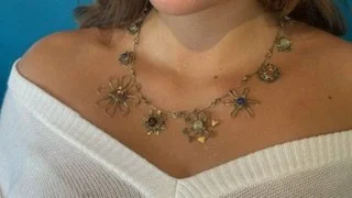 bkmultiflowernecklace.jpeg