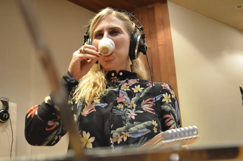 DO YOU WANT TO SEE BEHIND THE SCENES?