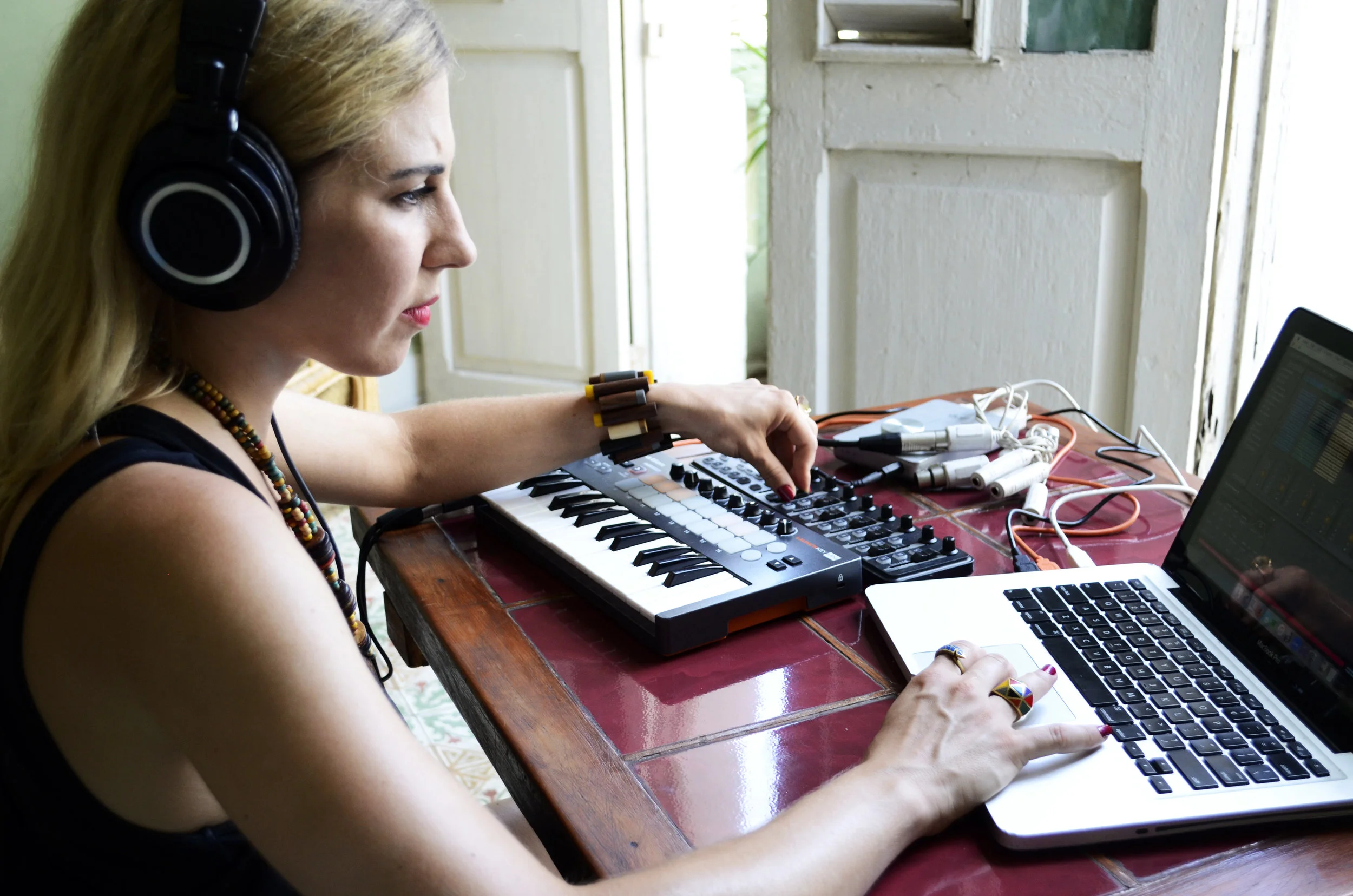 MaryAlouette_Alarke_CubaMobileStudioAtWork_MavelValdes.jpg