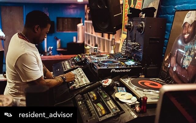 I spy @ariellollipopnyc 🍭 
Posted @withregram &bull; @resident_advisor Ron Trent has been innovative from the very beginning of his production career. It's difficult to imagine house music today without the influence of his and Chez Damier's label, 