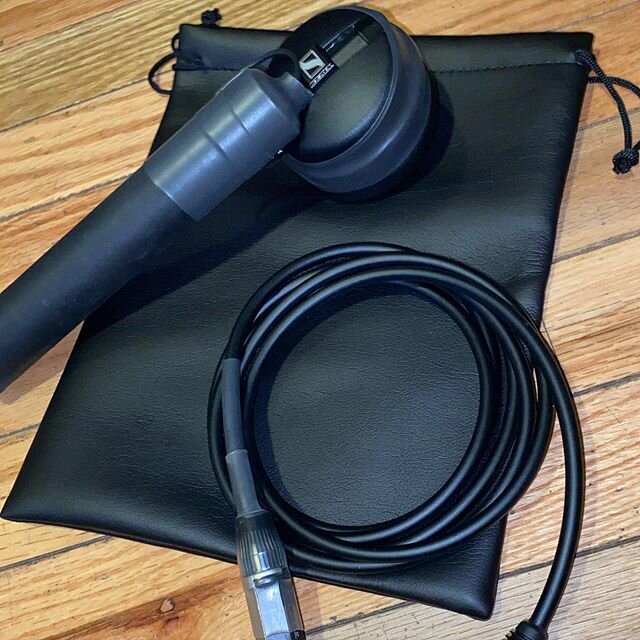 Fresh Sennheiser HD25 All black w/matching colored cable - order yours! visit our website for info link in bio &bull; &bull; &bull; &bull; &bull; 
#linkinbio #sennheiser #ariellollipopnyc #lollipop #headphone #stickheadphone #custom #lollipopheadphon