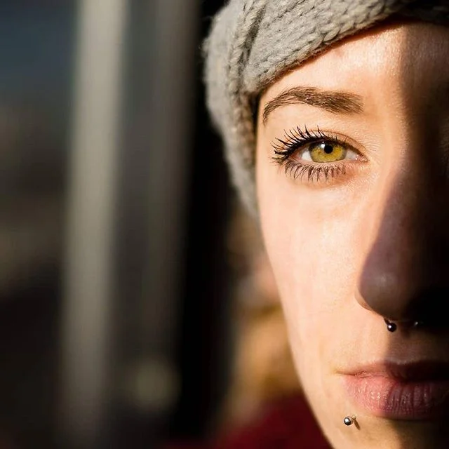 👁️ That look! 😍
.
.
.
.
.
.
.
#sigma #sigma35mmart #train #londonoverground #eye #portraitphotography #portrait_perfection #portrait #woman #womanpower #piercing #greeneyes #deeplook #artbyolsen