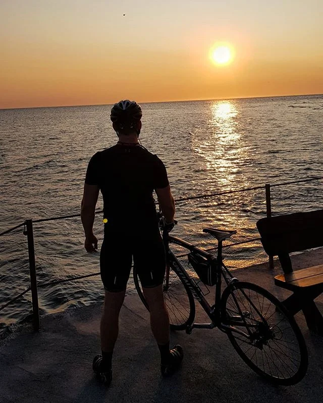 Late night like these 👌
.
.
.
.
.
.
.
#cycling #helmet #sunset #specialized #specializedbikes #iceland