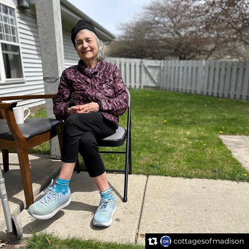 Repost from @cottagesofmadison
&bull;
What a beautiful day to get out and enjoy some sunshine ☀️☀️
.
.
.
#assistedliving #seniorliving #memorycare
