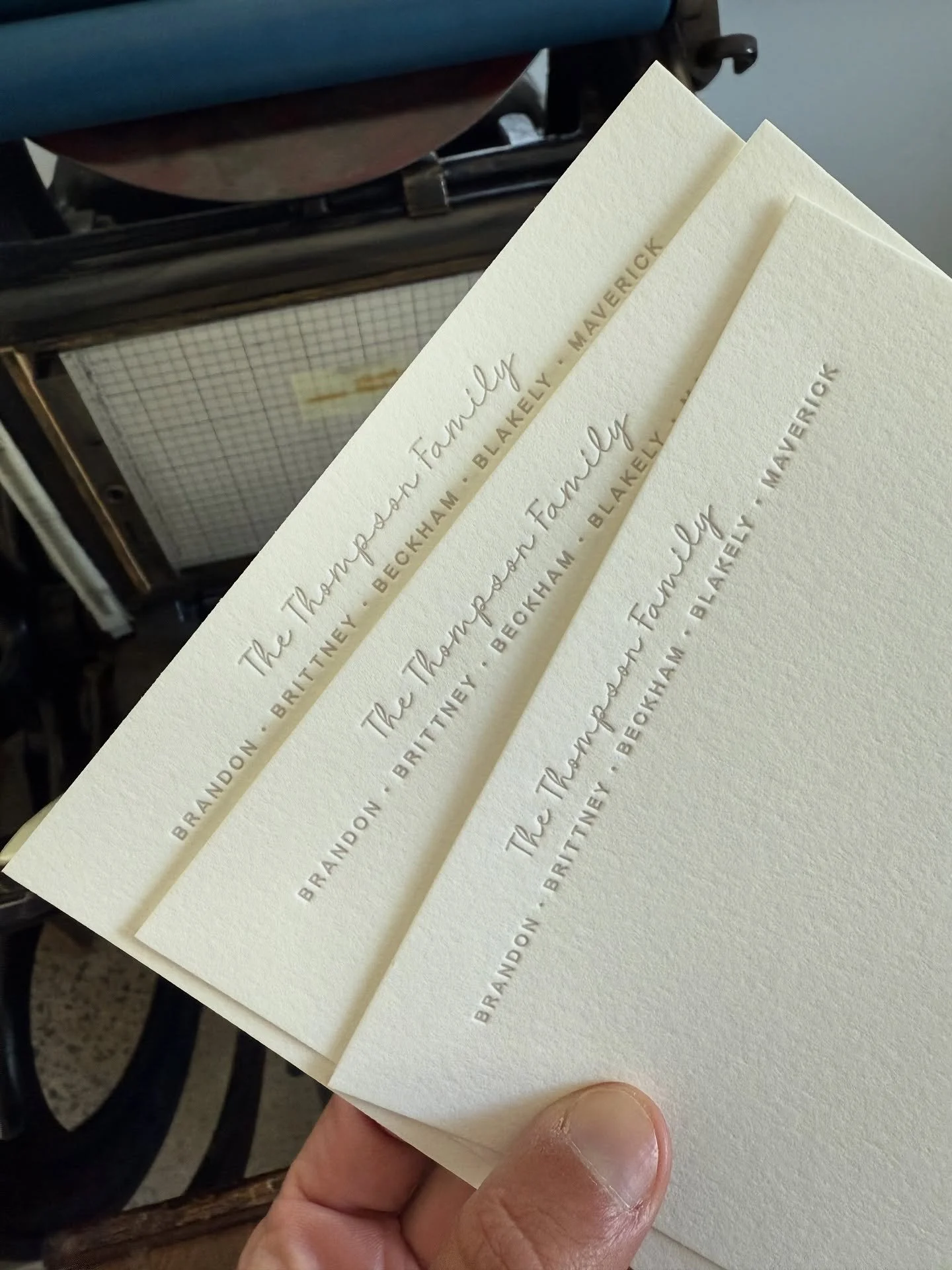 Custom family stationery&hellip; but make it letterpressed 💁🏽&zwj;♀️
.
.
.
#ruthieandoliverletterpress #letterpress #letterpressprinting #letterpressinvitations #birthdayinvitations #partyinvitations #weddinginvitations #invitations #bespokewedding