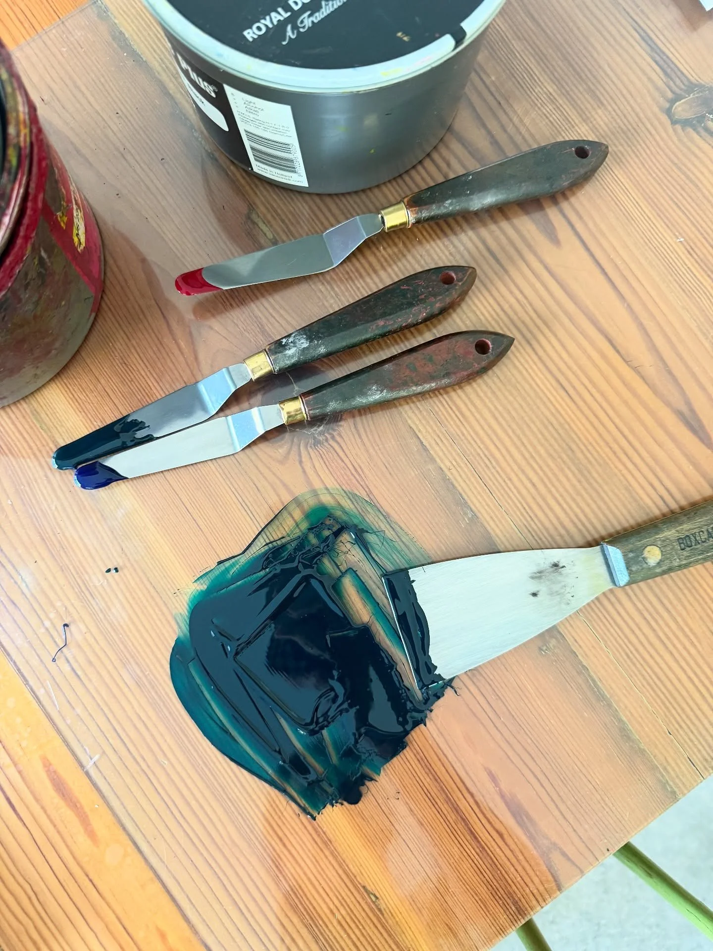 It&rsquo;s that time of the year&hellip; lots of ink mixing happening! 🤩🎄🧑🏼&zwj;🎄
.
.
#ruthieandoliverletterpress #letterpress #letterpressprinting #custominvitations #letterpressinvitations #nashvillemom #birthdayinvitations #partyinvitations #