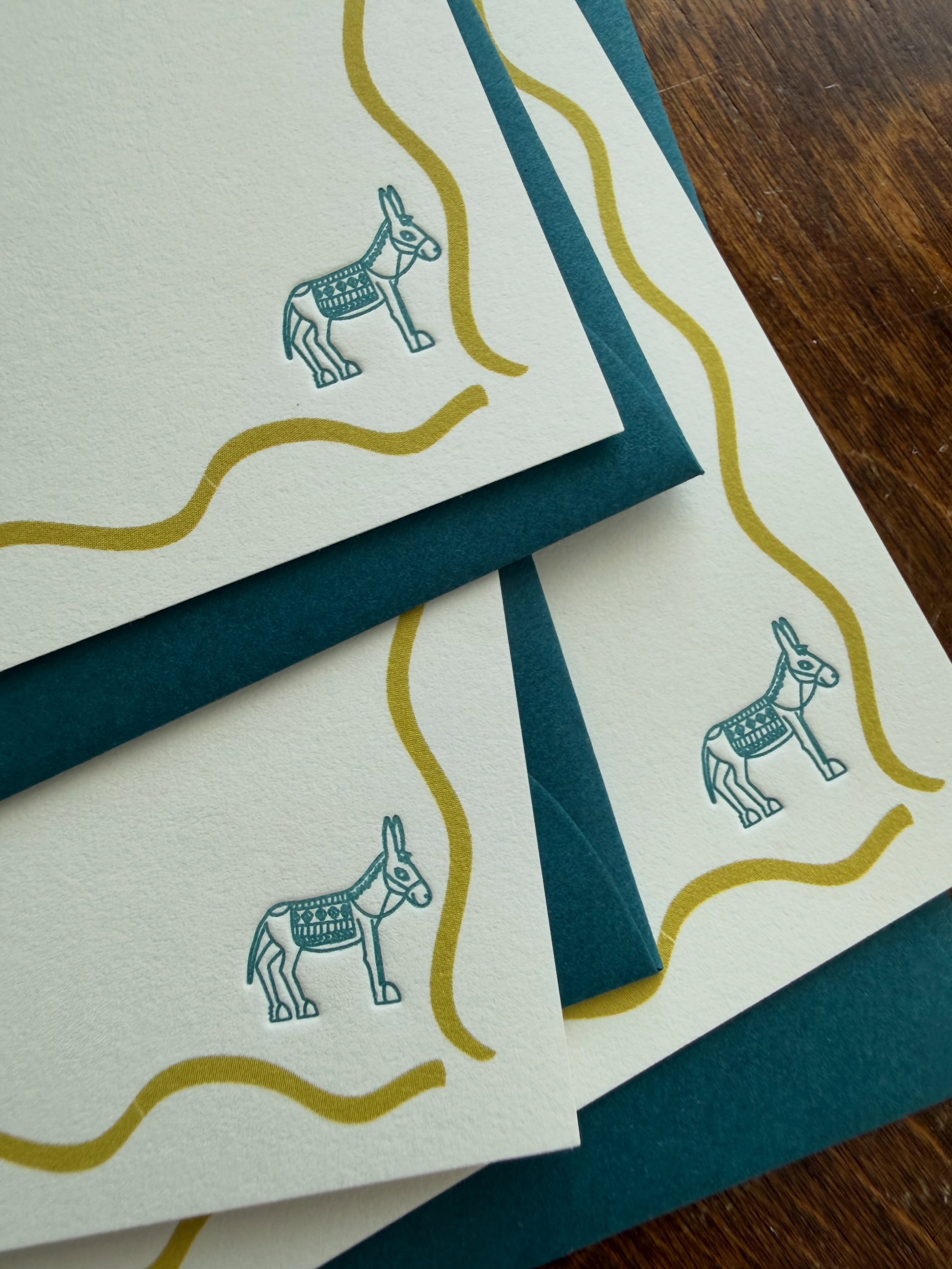 personalized stationery that matched @taylor.lexyy wedding invitations 🫏🇲🇽🦜 &hellip; custom artwork by my talented friend @hannyloudesigns ! Combination printing > digital + letterpress 👌🏼