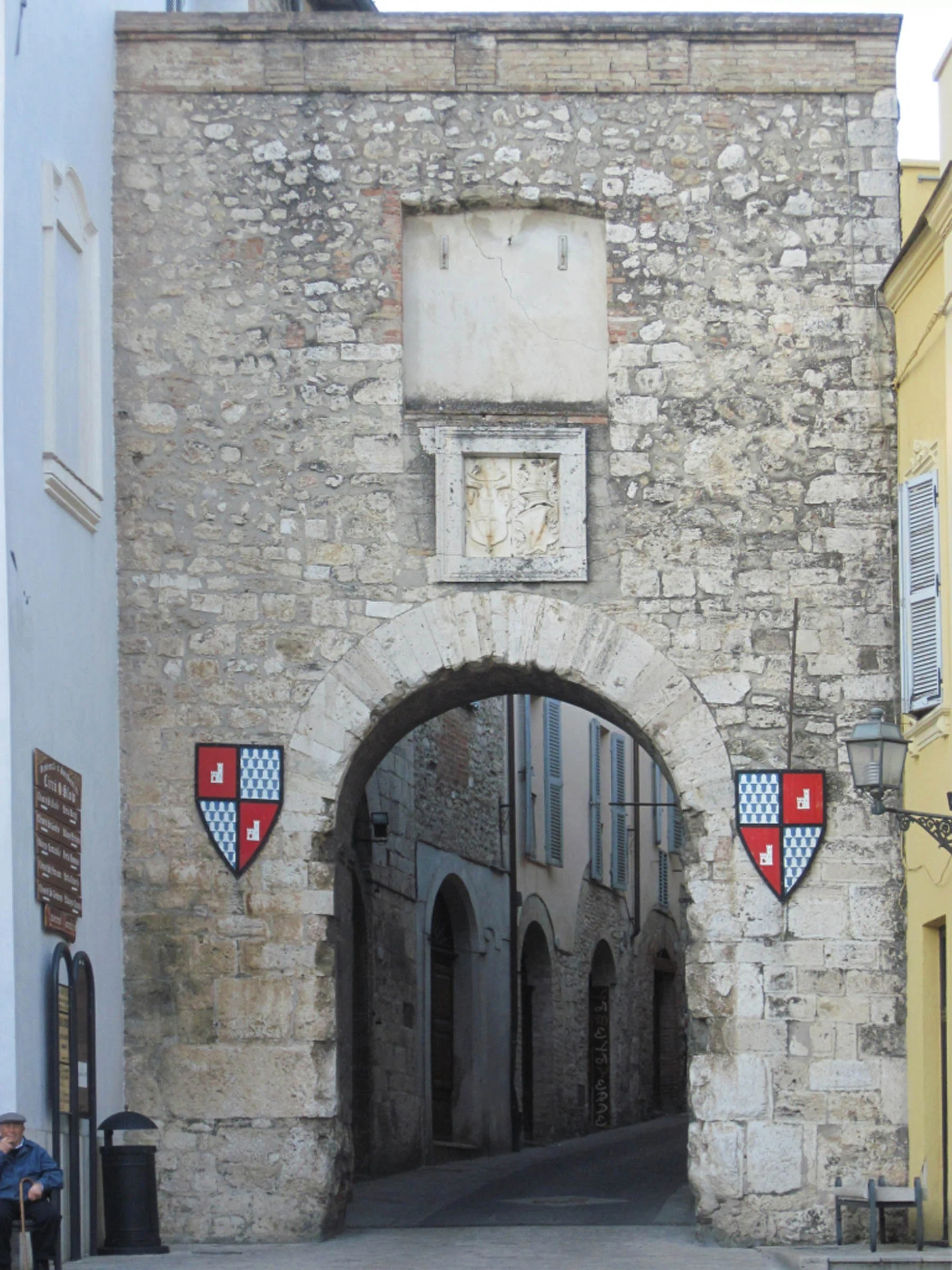 SGPS-2011-07-Porta-Burgi-01.jpg
