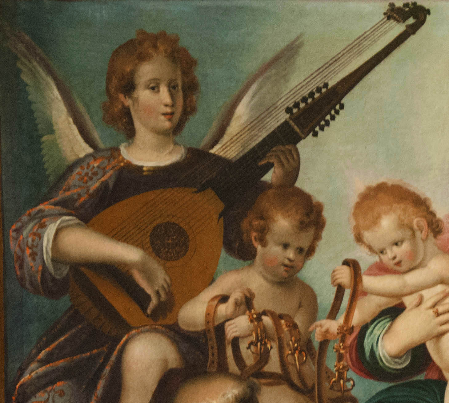 Angel playing theorbo
