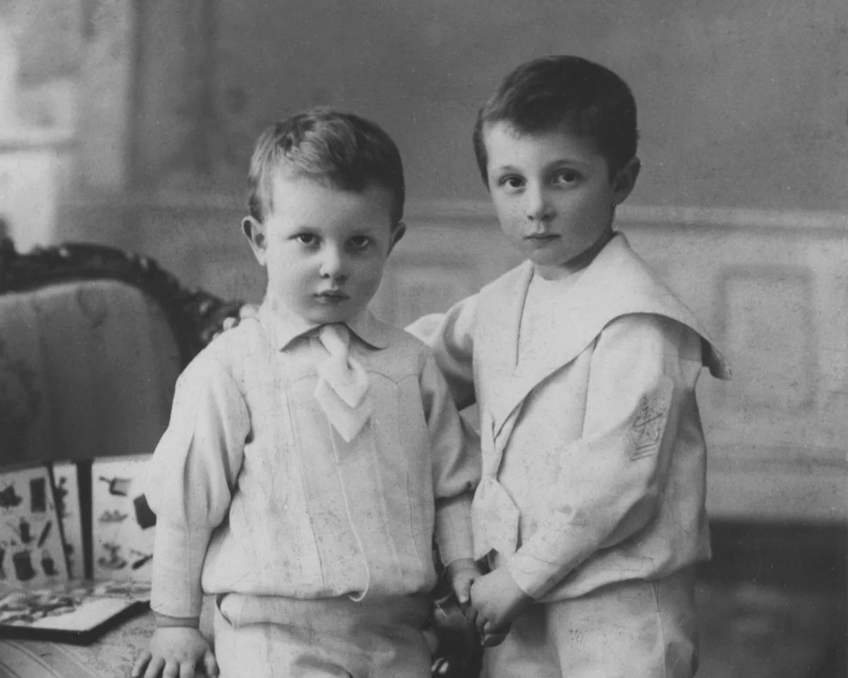 16.+Boris+%28left%29+and+Yuri+Goldovsky+-+circa+1912.jpg