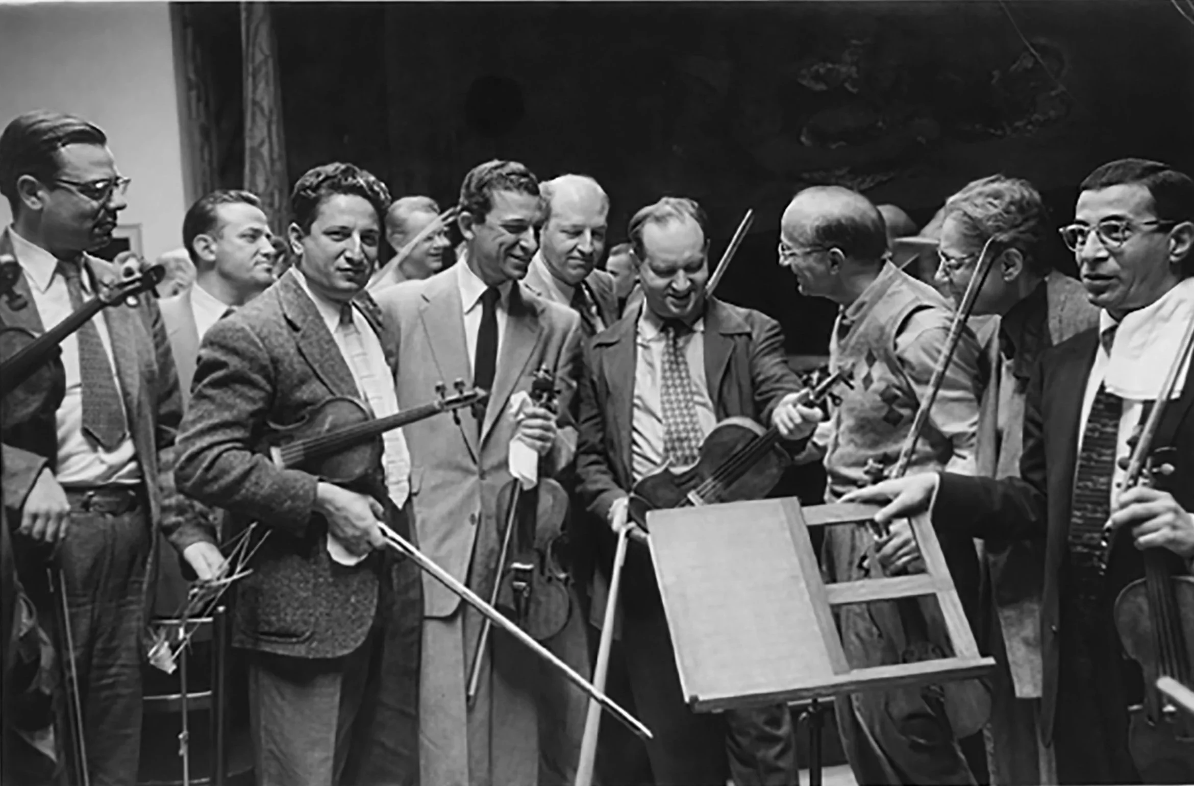 XXXV.1 Oistrakh with Phila. Orchestra musicians.jpg