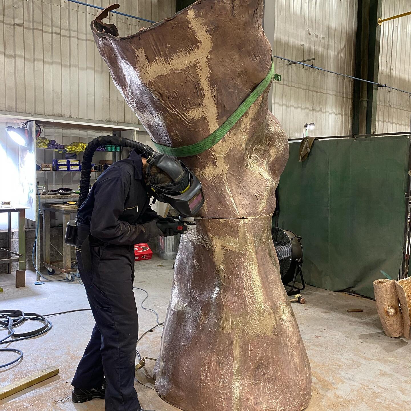 Foundry life - never dull - exciting every minute of the day #bronzefoundry #sculptra #sculpturegarden #sculptureart #bronze #sculpture_art #welding #casting #patination #patina_perfection #artifinstagram #gardenlife #gardensculpture #publicsculpture