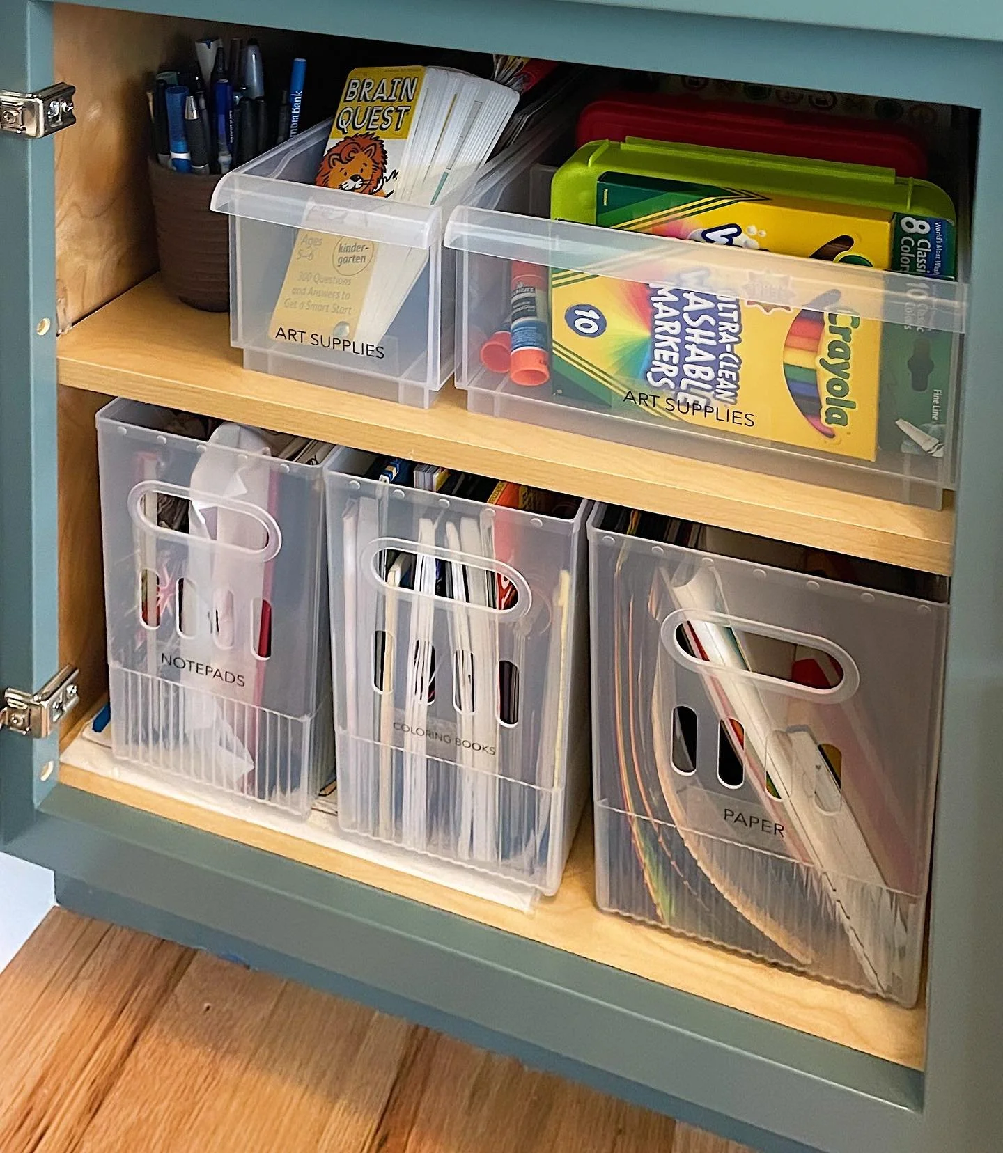 Art organization. 🎨🖌️A topic we get so many questions about. 

Here are our top 3 tips: 

➡️ LESS IS BEST! With everything 😜 but especially this category. Don&rsquo;t overwhelm you kids or yourself with too much stuff. Kids really do play &amp; en