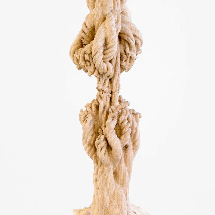 Study for Cord Progression (détail), 2017. Tronc de frêne, portique, matériel de gréement, 132” x 24” x 32”.