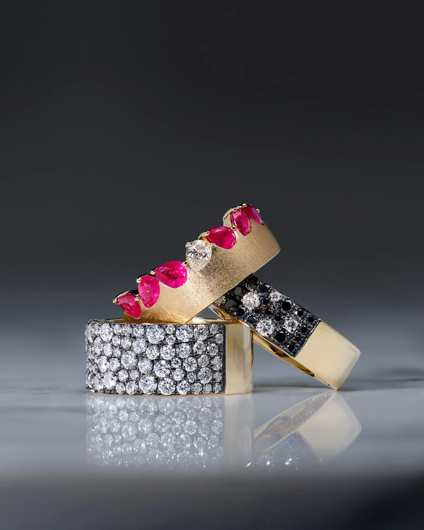 SG_Rubelite-Diamond-Gold-Rings_Holiday_2025_002_web.jpg
