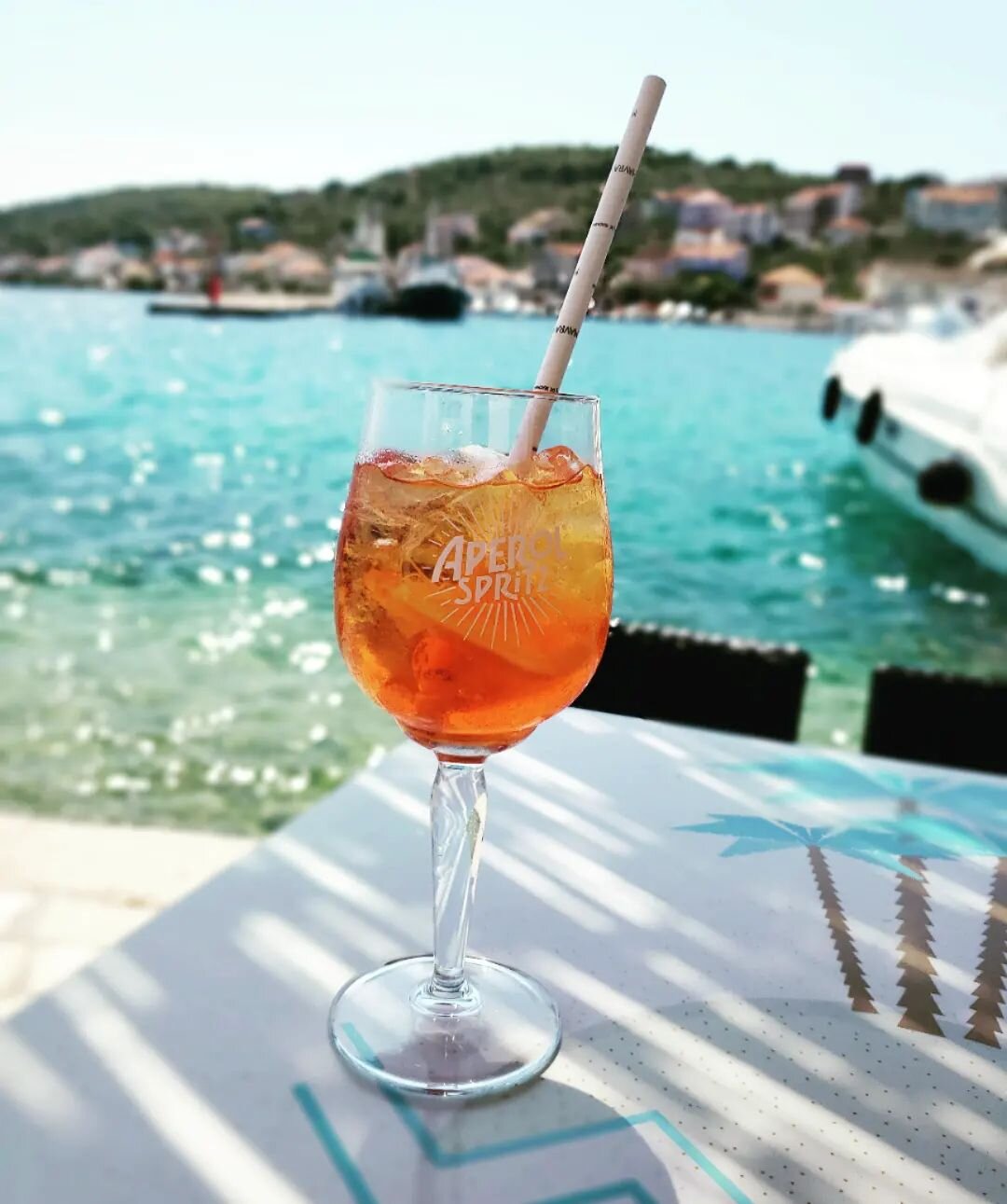 Got Aperol Spritz?
.
@aperolspritzofficial #aperoltime  #aperolspritztime #kalicroatia #beachbarmavra