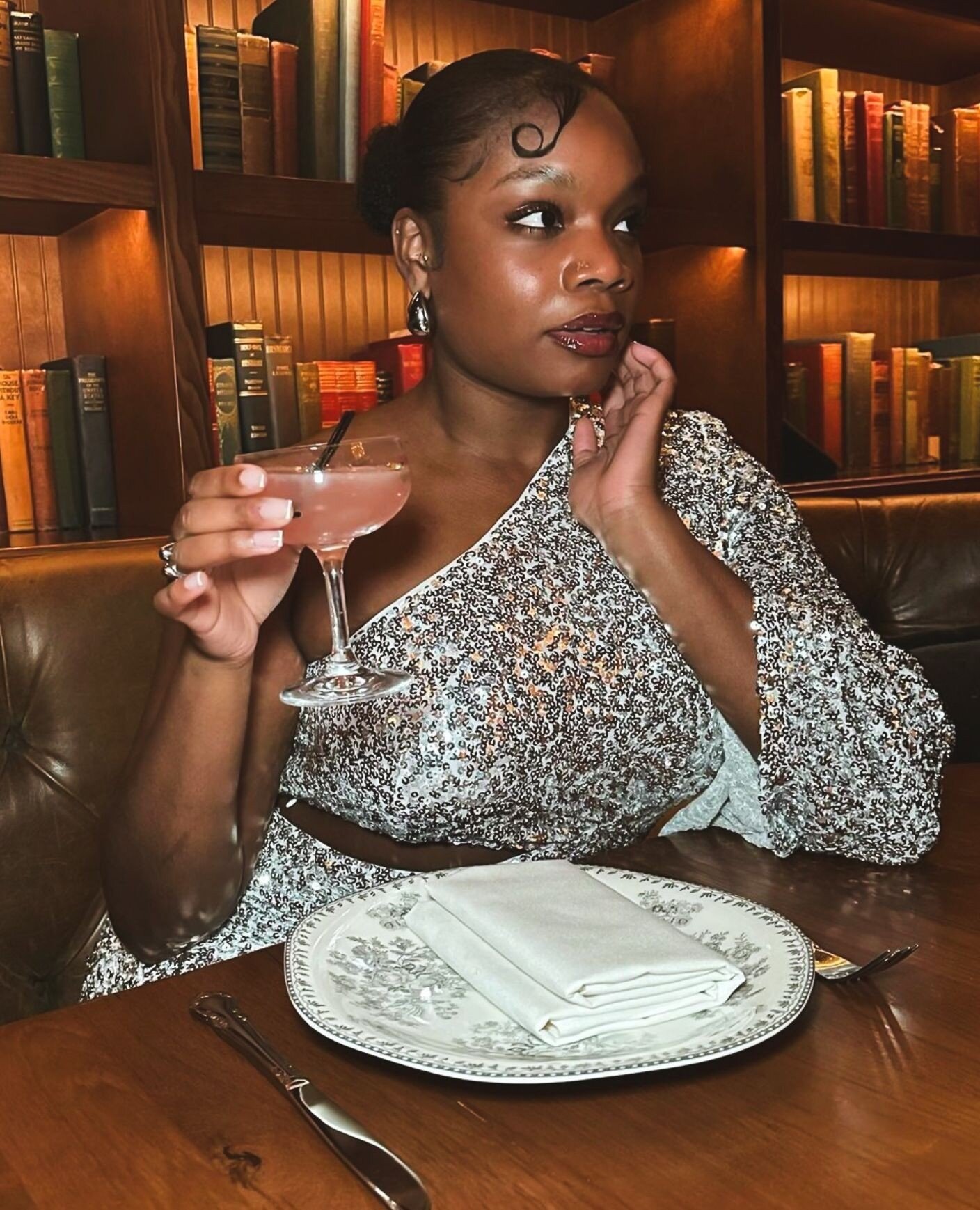 ⁠From the first sip to the last bite, Alpen Rose guides you through a dining experience like no other 🌹✨️⁠
⁠
Ready to join us? Click the link in our bio to book your table at Alpen Rose. ⁠
⁠
📸: @_gbobb⁠
⁠
#AlpenRose #SchulsonCollective #nightout #f