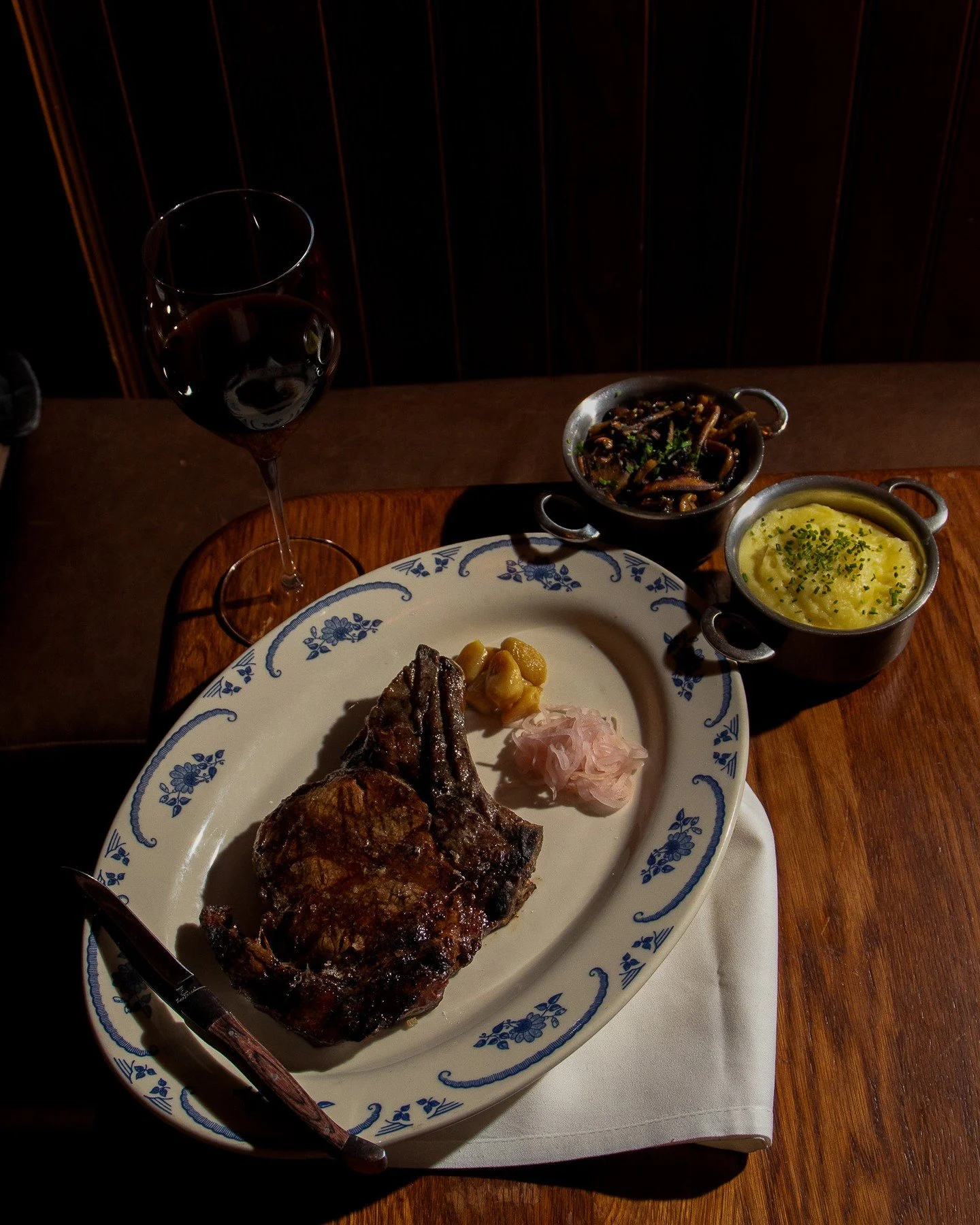 The kind of steak you don&rsquo;t forget. 🥩🌹Dinner at Alpen Rose in Philly &mdash; small space, big flavor.⁠
⁠
Book your next date night with us by tapping the Reserve in our bio