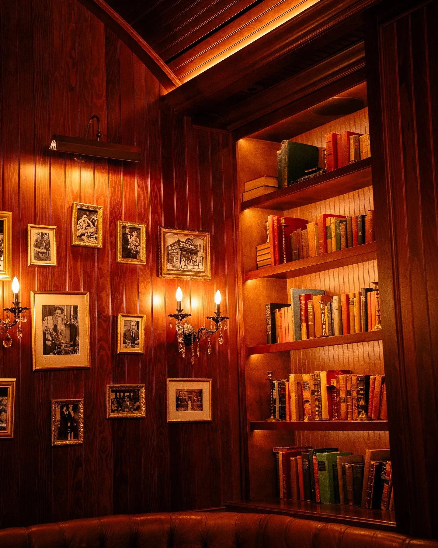 At Alpen Rose, it&rsquo;s all in the details. Join us for dinner 🌹✨⁠
⁠
Tap the link in our bio to book your reservation. ⁠
⁠
#steakhouse #nightout #phillyrestaurant