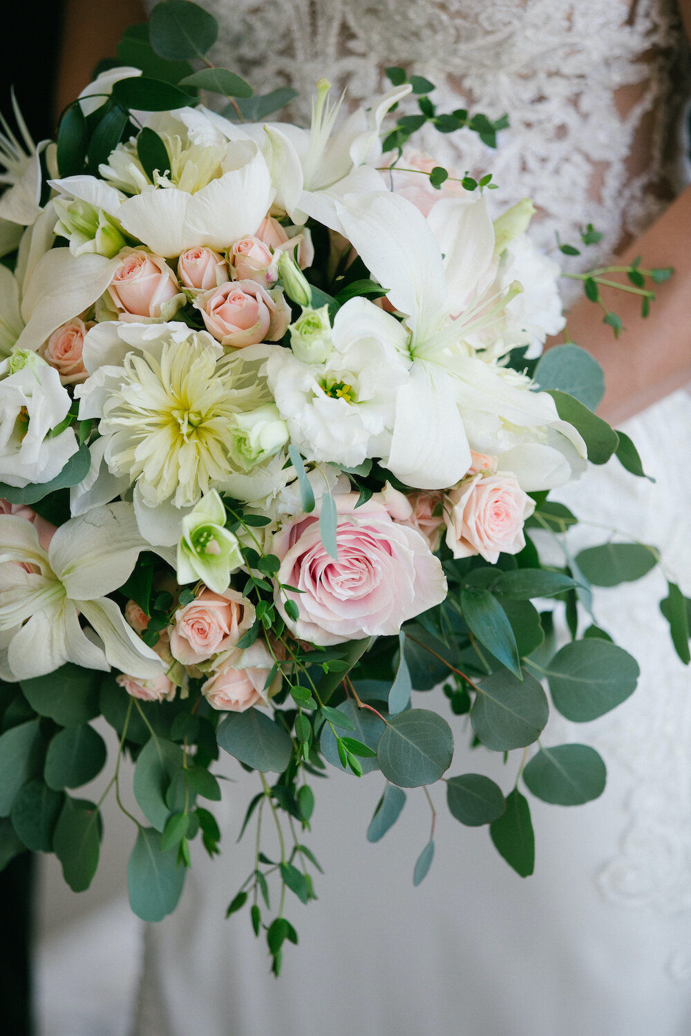St.-Louis-Wedding-Florist-Belli-Fiori-Missouri-Athletic-Club-Spring-Wedding-White-Klump-Photography-3.jpg