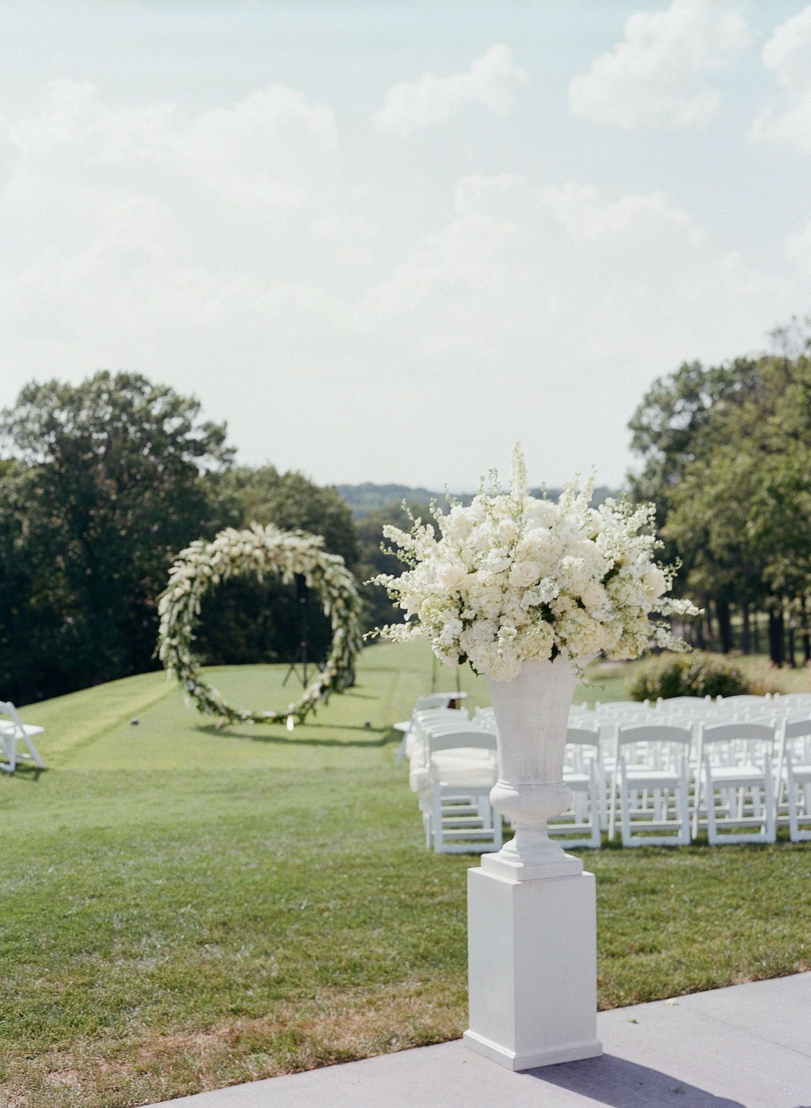 Belli-Fiori-St.-Louis-Florist-Sunset-Country-Club-Outdoor-Wedding-Ceremony-3.jpg