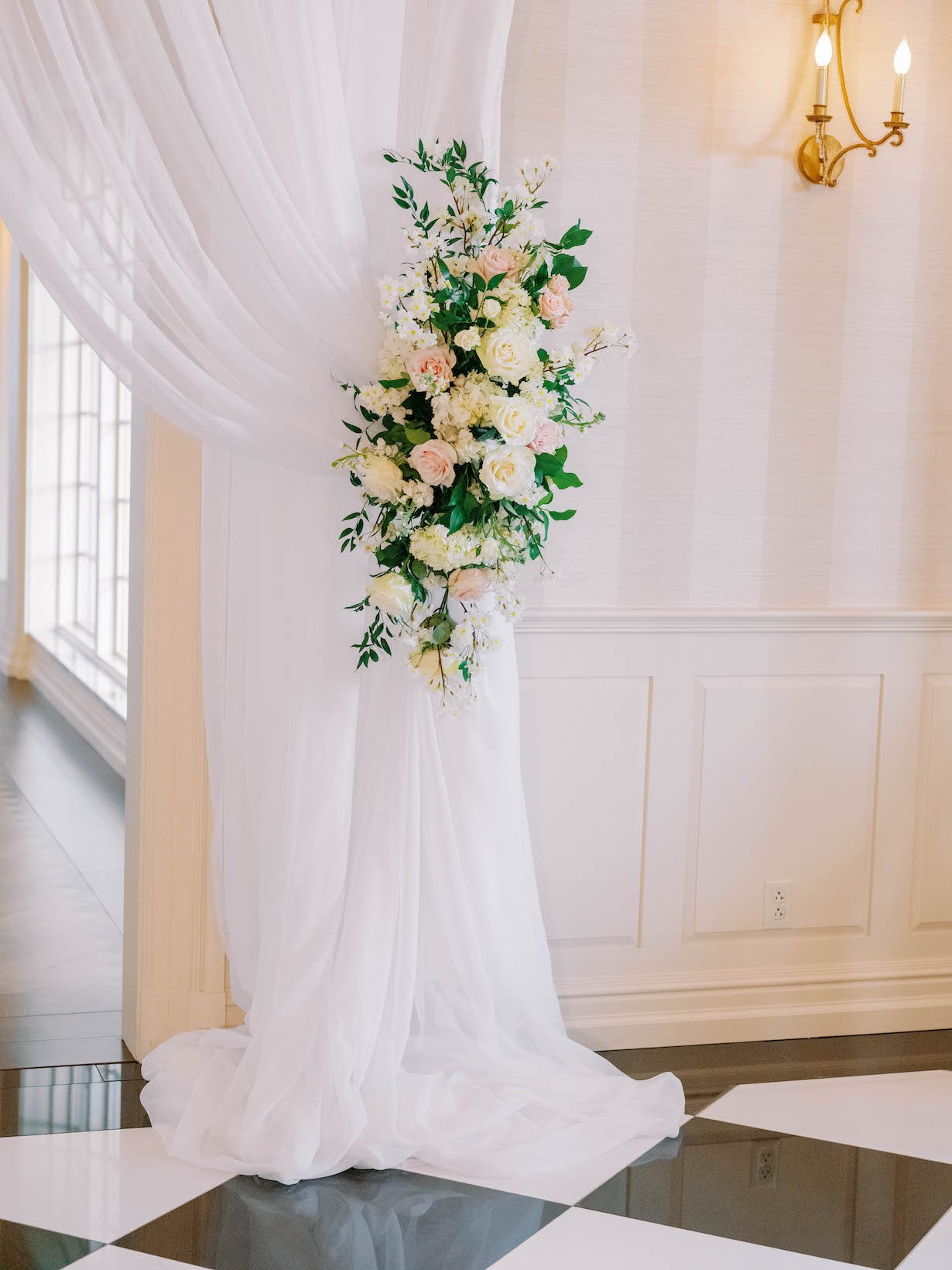 Belli-Fiori-STL-Wedding-Florist-High-end-wedding-flowers-Sarah-Harvey-Photography_297362.JPG