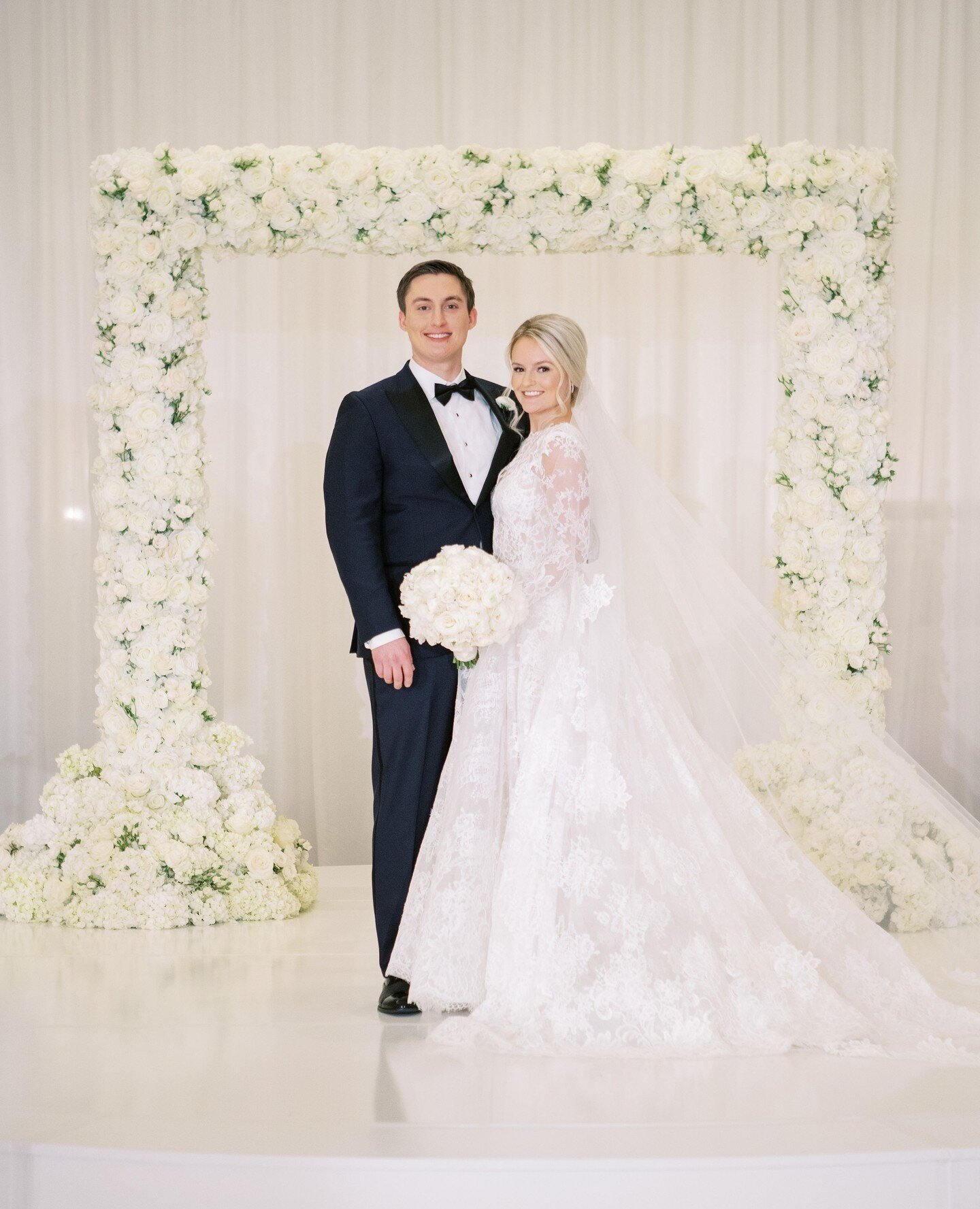 Loving this modern take on a classic white wedding arch - Perfect for photo ops! 📸 What do you envision for your ceremony structure?⁠
⁠
Photos: @mikecassimatis⁠
Venue: @ritzcarltonstlouis⁠
Gown: @moniquelhuillierbride⁠
Decor: Exclusive Events