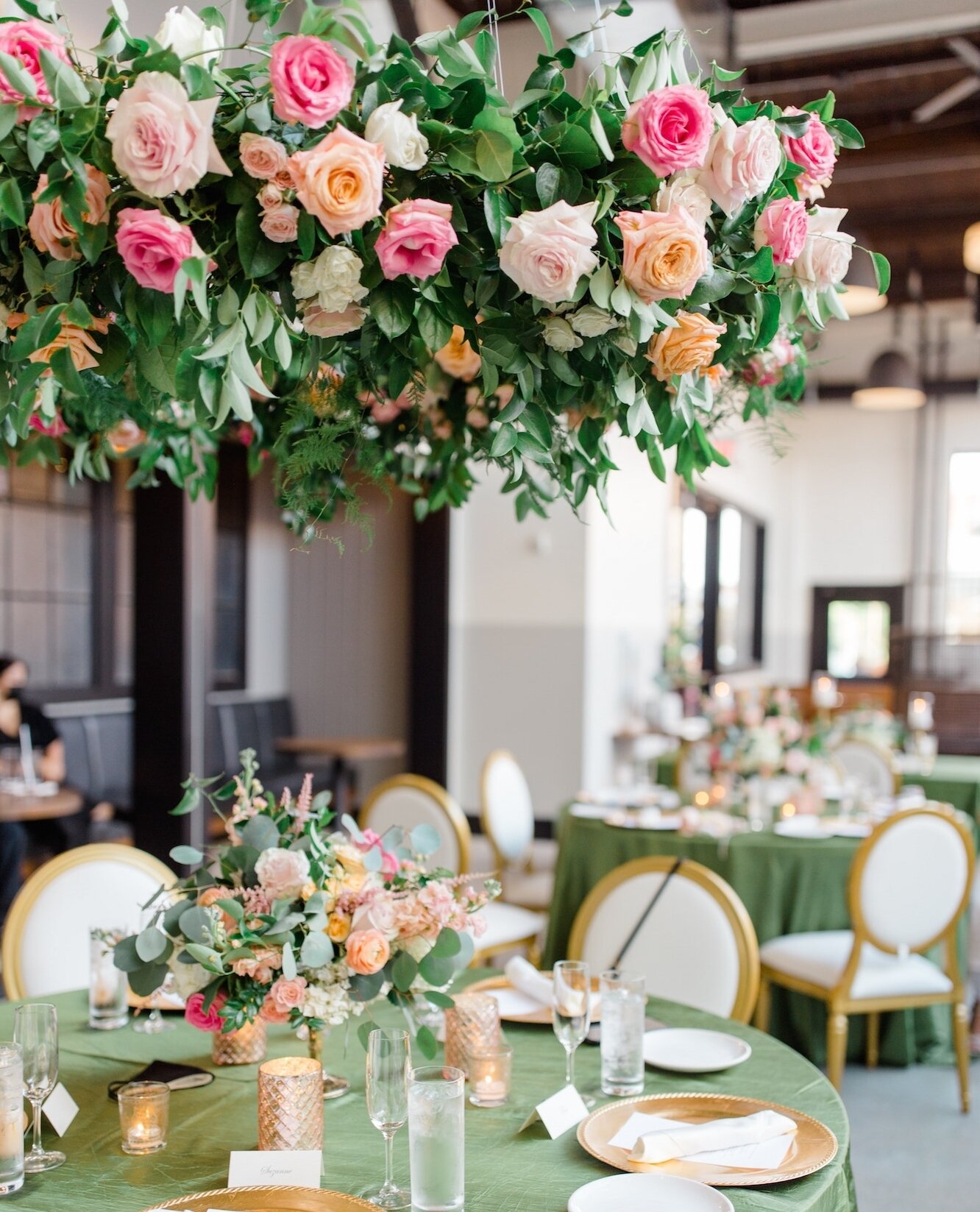 Hanging floral installations are a must-have for a high-impact, endlessly memorable wedding reception. Let us create a whimsical, floating feature for you! ⁠
⁠
Photo: @camiwade⁠
Venue: @oliveandoak_events