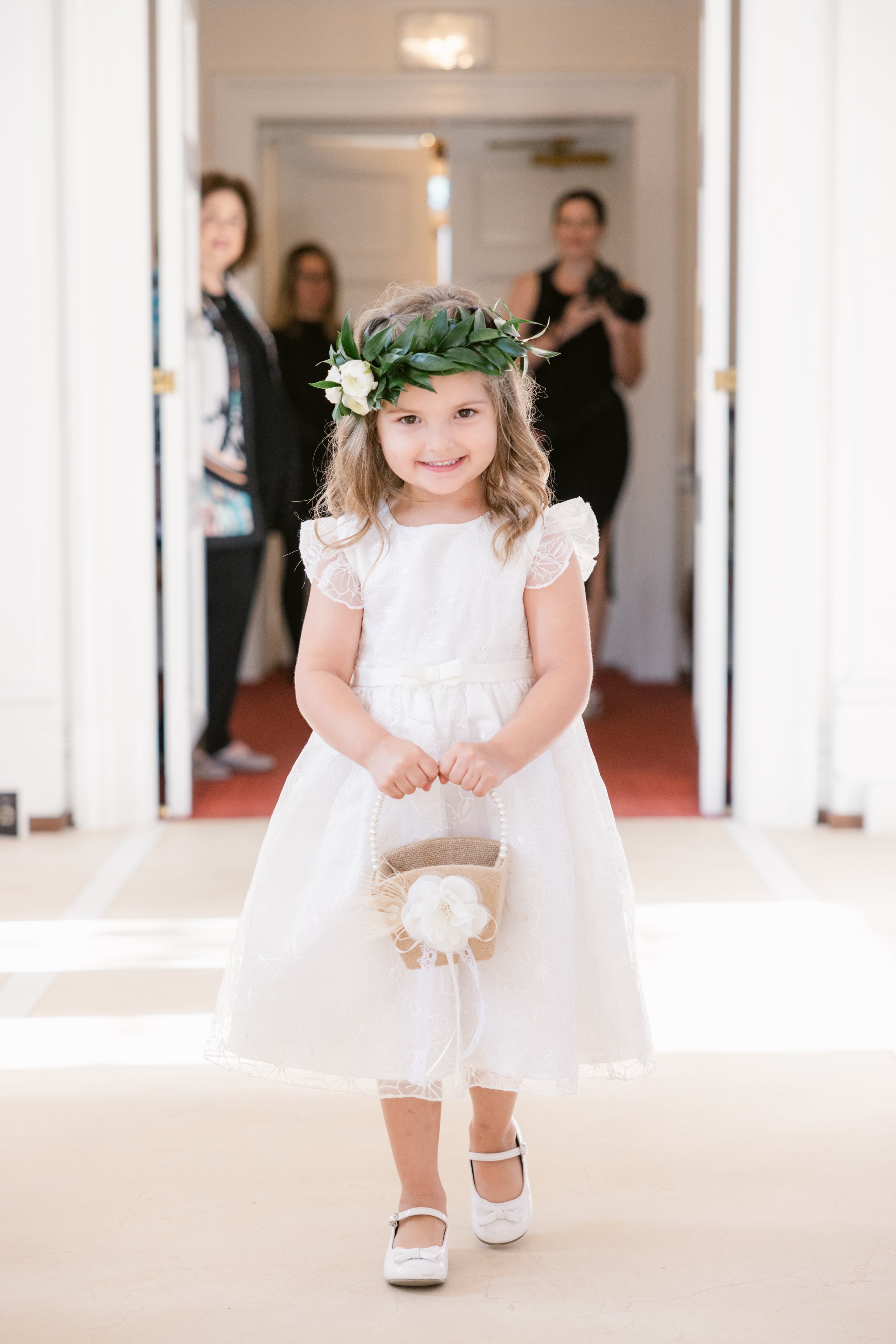 L Photographie Flower Girl Wedding Ceremony