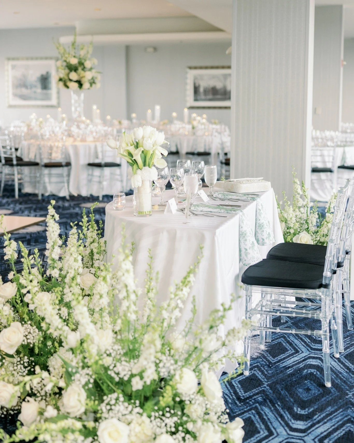 There&rsquo;s nothing quite like the subtle elegance of a white and green palette creating a romantic ambiance that felt absolutely timeless. 

Our team loves designing with every color Mother Nature has to offer, but this look will always withstand 