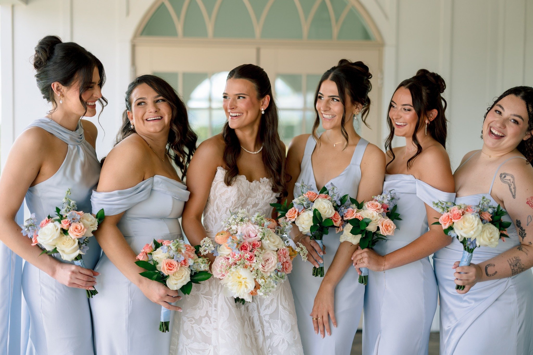 These are the moments flowers live for...💐🥰✨

Planner: @creations.bymaggs
Photo: @theyoungsphoto
Venue: @westwind_hills
DJ: @showmesound
Bakery: @cakehousedesign
Bride: @@maddie.allardd

#westwindhills #stlouisflorist #stlouisweddingflorist #stloui