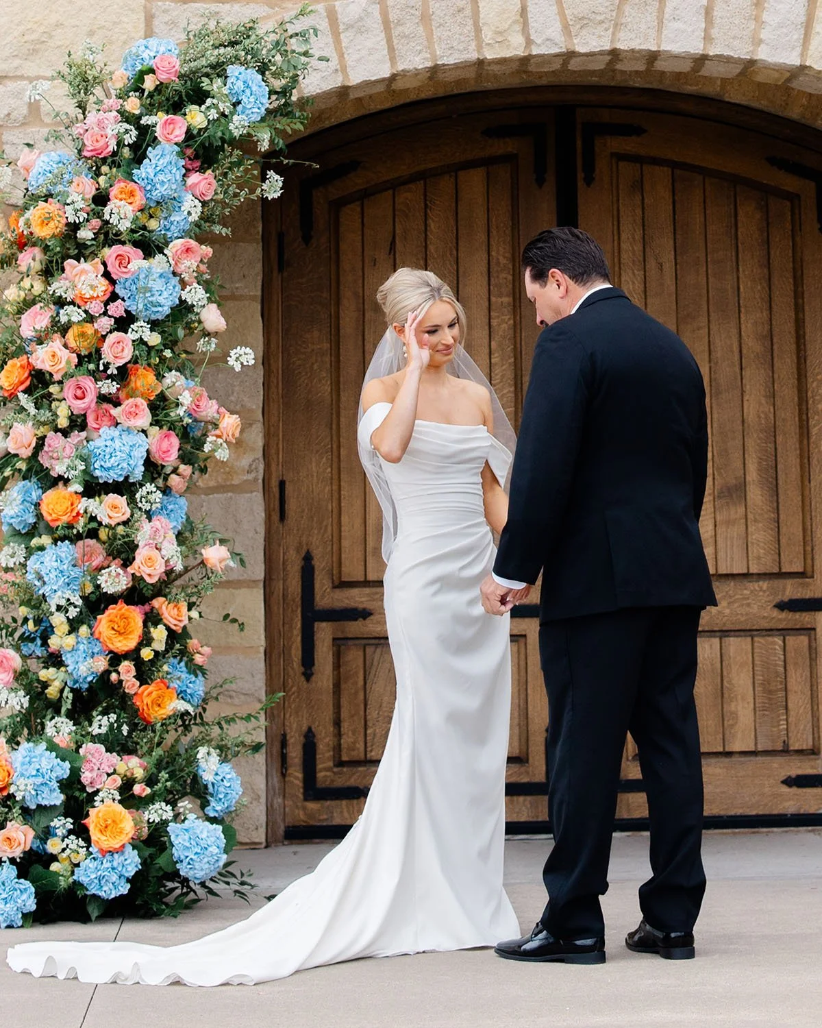 From the first deisgn meetings to the walk down the aisle, fathers play such an important role in a wedding day. We love getting to know the dads who quietly support, encourage, and celebrate their daughters and sons throughout the planning journey.
