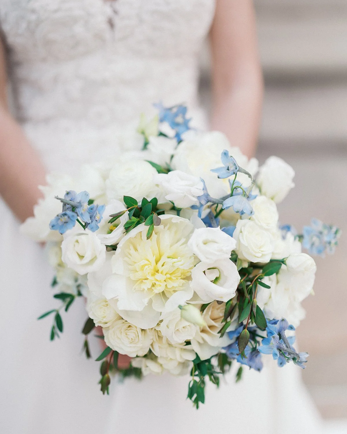 Classic. Timeless. Effortlessly elegant. 🤍🩵

There&rsquo;s a reason blue and white wedding flowers never go out of style. Crisp whites paired with soft blues create a palette that feels refined, romantic, and forever beautiful. From graceful ceremo