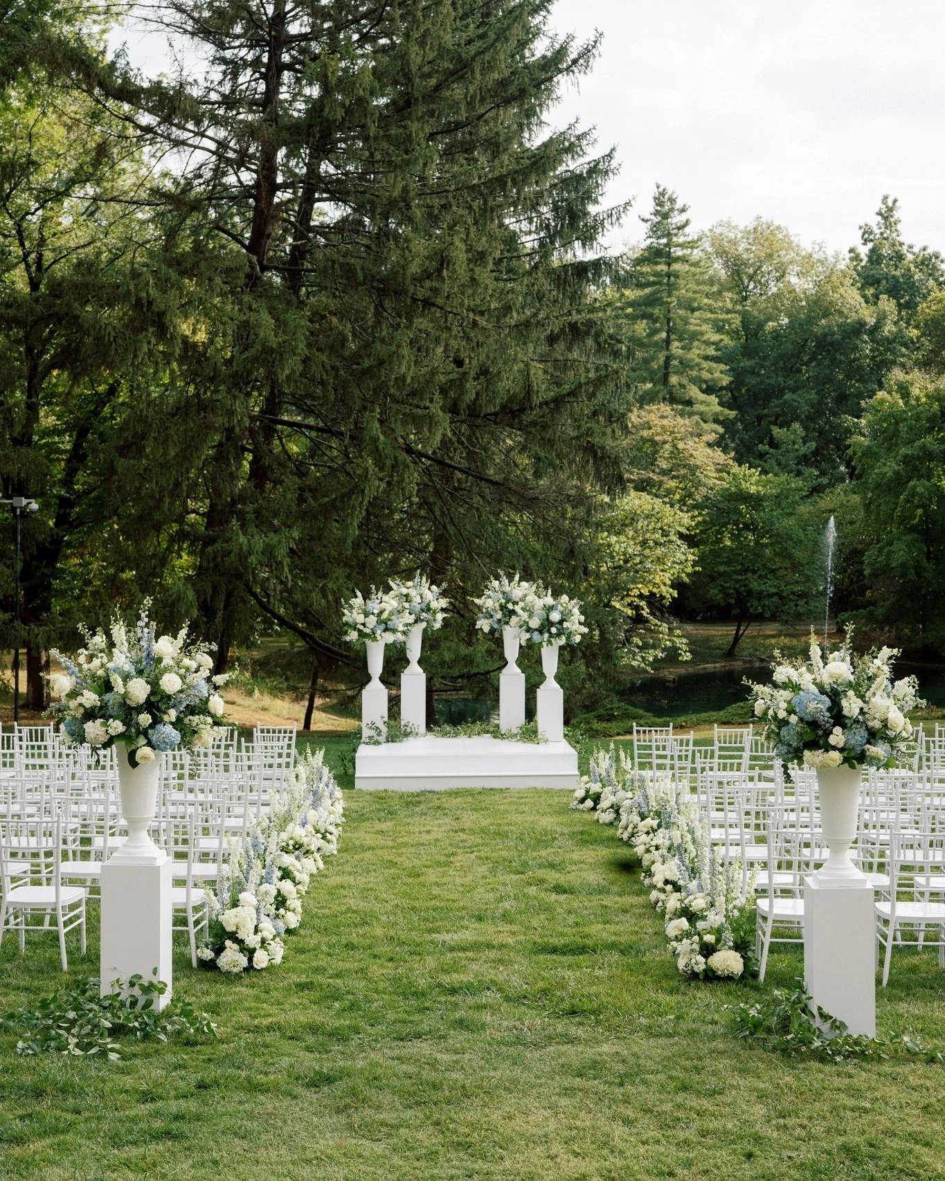 💝✨If you&rsquo;ve ever dreamed of a fairytale wedding, this is your sign. Proof positive that magic exists -an outdoor ceremony at the iconic Busch family estate, surrounded by history, romance, and blooms worthy of a storybook ending!

Planning &am