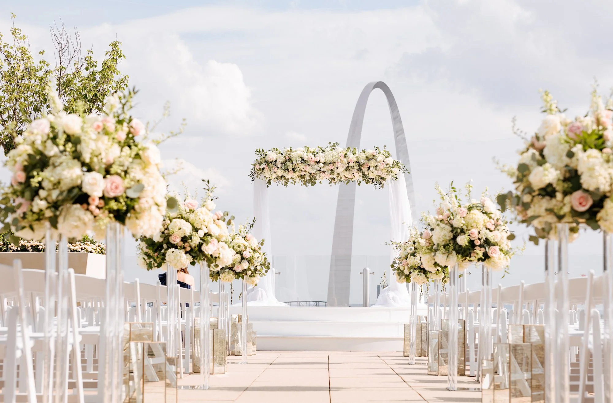 Tell us you're planning an epic midwest wedding, without saying a word...

How lucky are we to have a national landmark in our backyard!?!

We L❤VE all things St. Louis and can easily help you showcase all the local favorites and joys of the city!

I