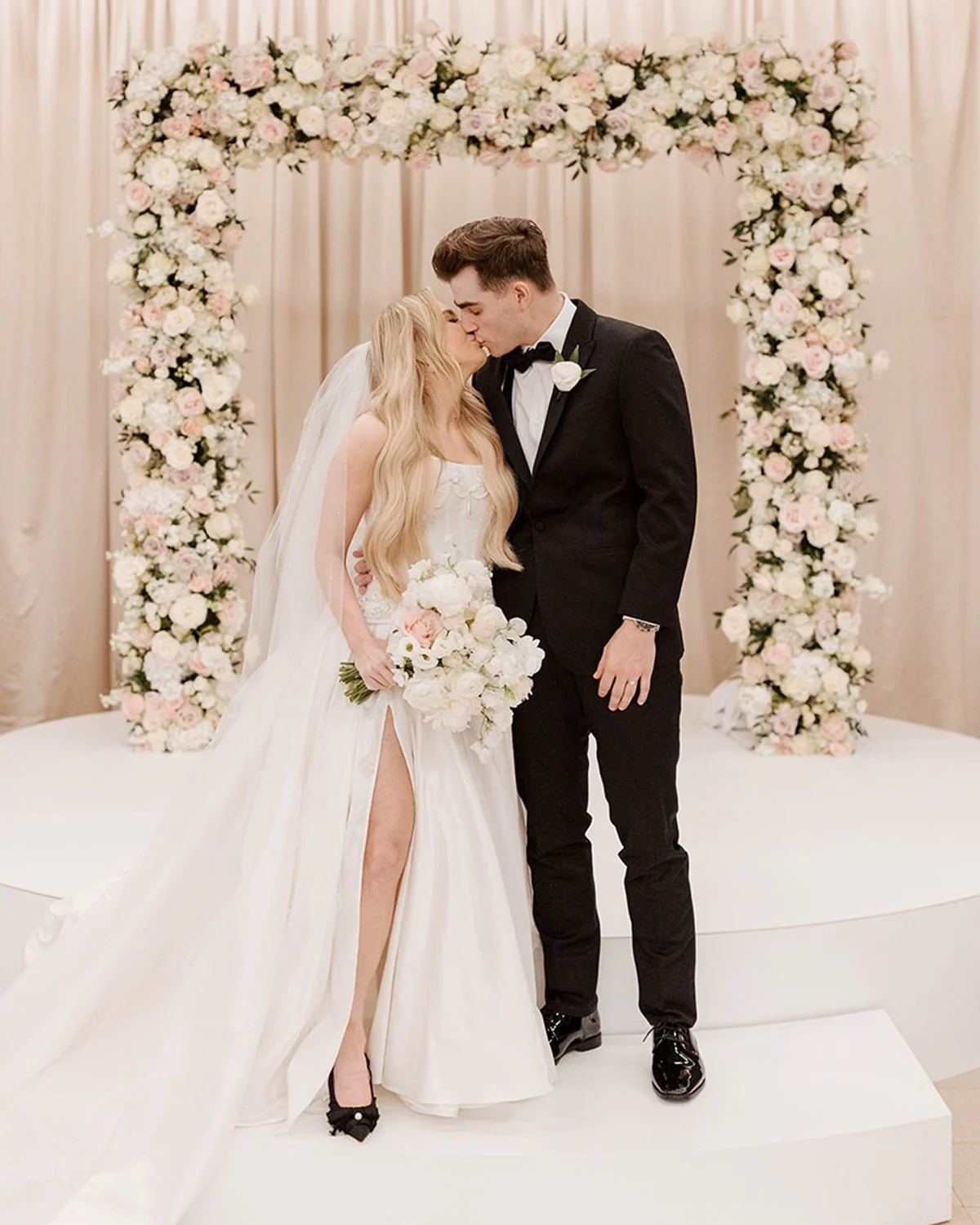 Some ceremony spaces are beautiful on their own. Others become unforgettable with flowers.

A floral arch transforms your ceremony into something unforgettable&mdash;framing your vows, your first kiss, and so many of your favorite wedding photos.

Wh