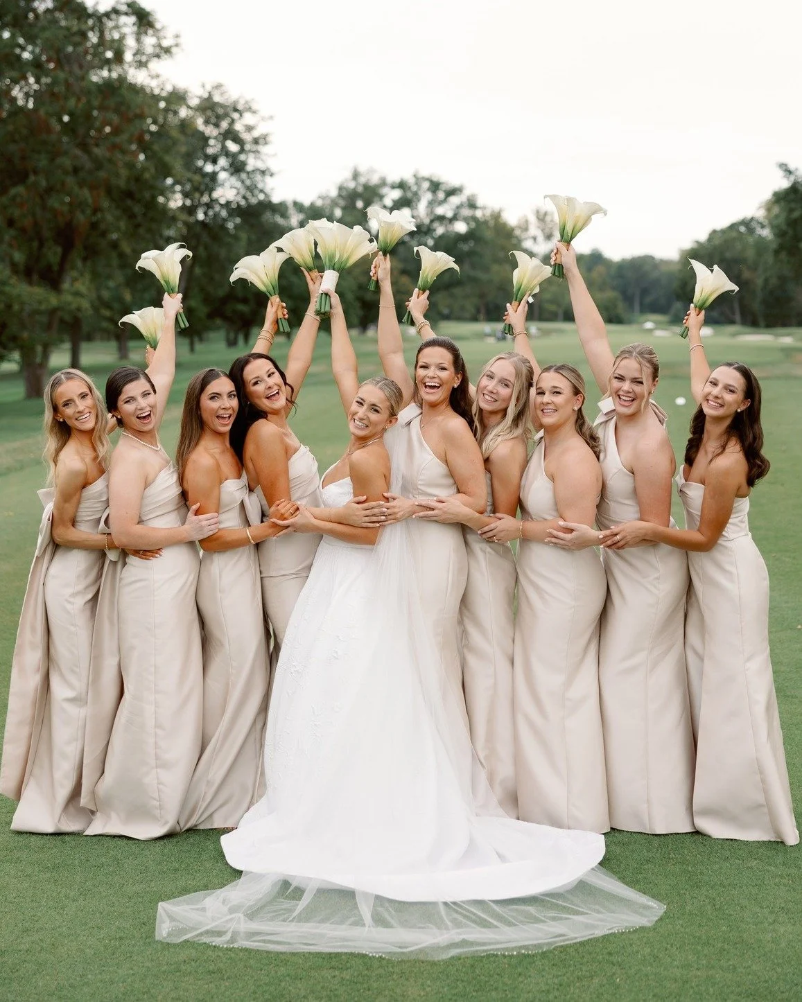 Three cheers to the weekend and an elegant lily bouquet...forever timeliness!🤍

Photo+Video: @chosenphotographyphotos
Planning: @simchasevents
Decor: @decorumeventsstl
Venue: @bellerivecc

#stlweddingflorist #stlflorist #stlouisflorist #stlouisweddi