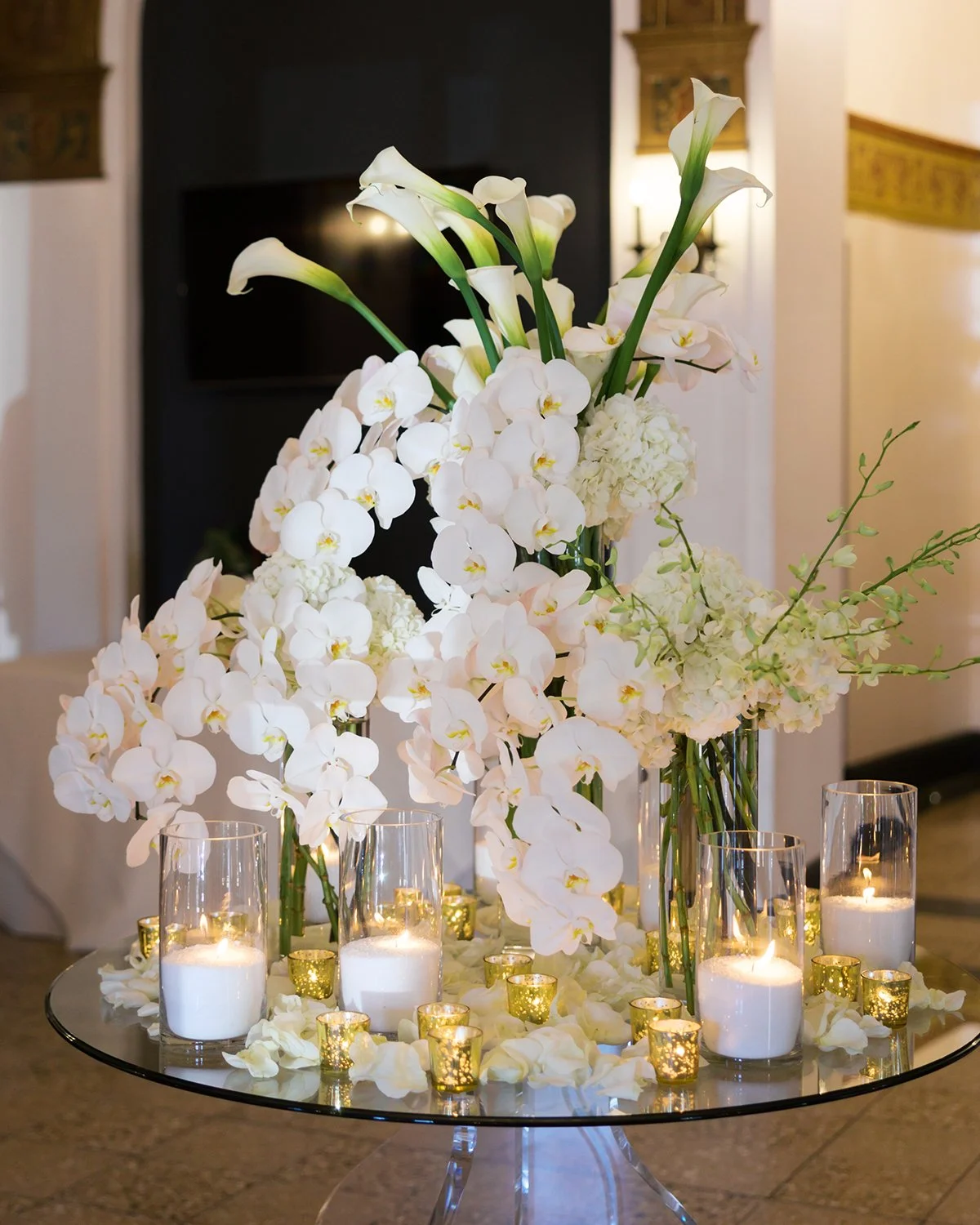 Cheers to the weekend and a cocktail hour that delights! 💖🥂🍾

Every venue and event has a different cocktail hour vibe and opportunities to wow. Your guests see cocktail hour as the first glimpse of the experience that awaits them. 

Our designers