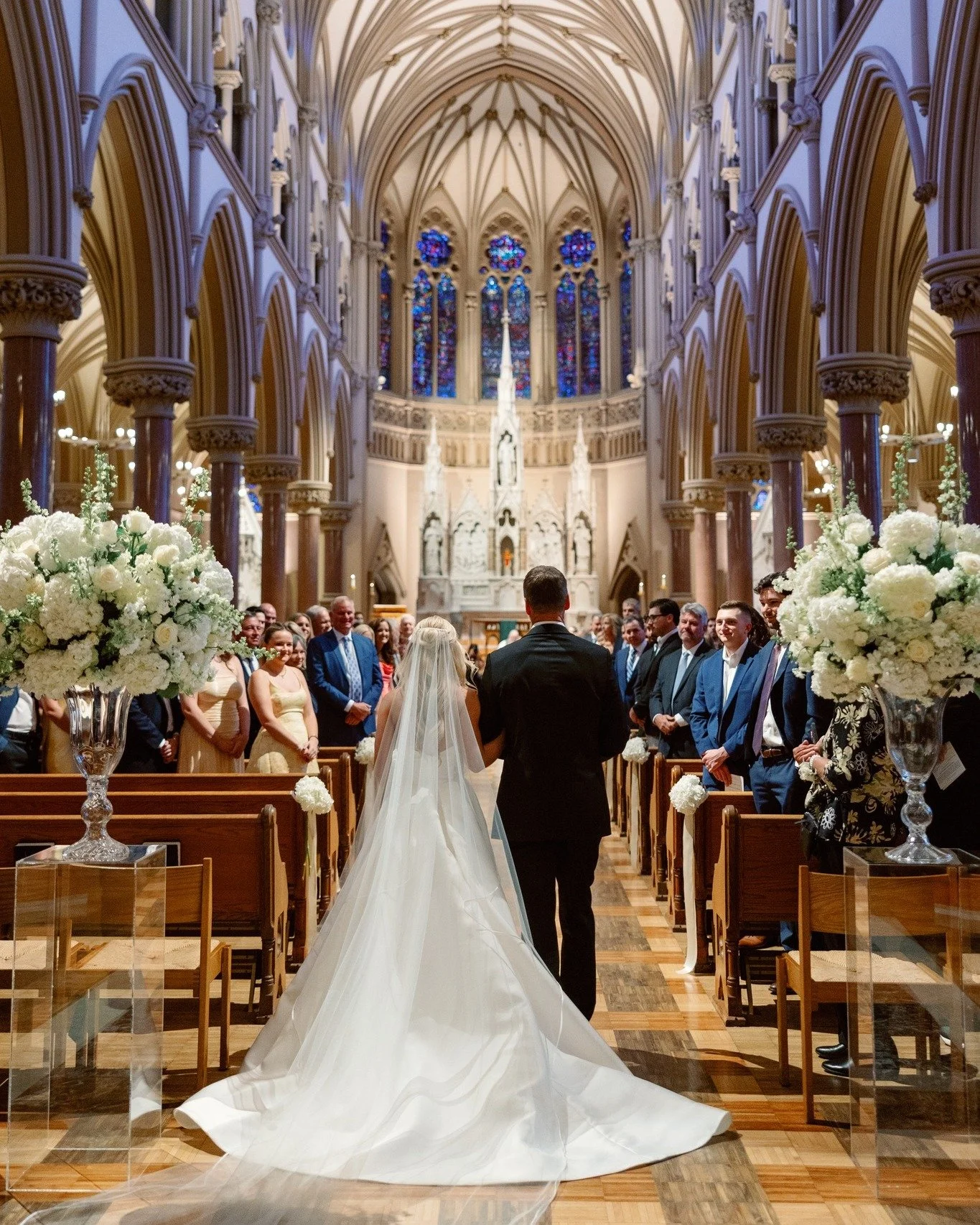 Some things never go out of style. 🤍

A long church aisle lined with lush, thoughtfully designed florals. The soft scent of fresh blooms in the air. The anticipation of that first step toward forever.

There&rsquo;s something undeniably iconic about