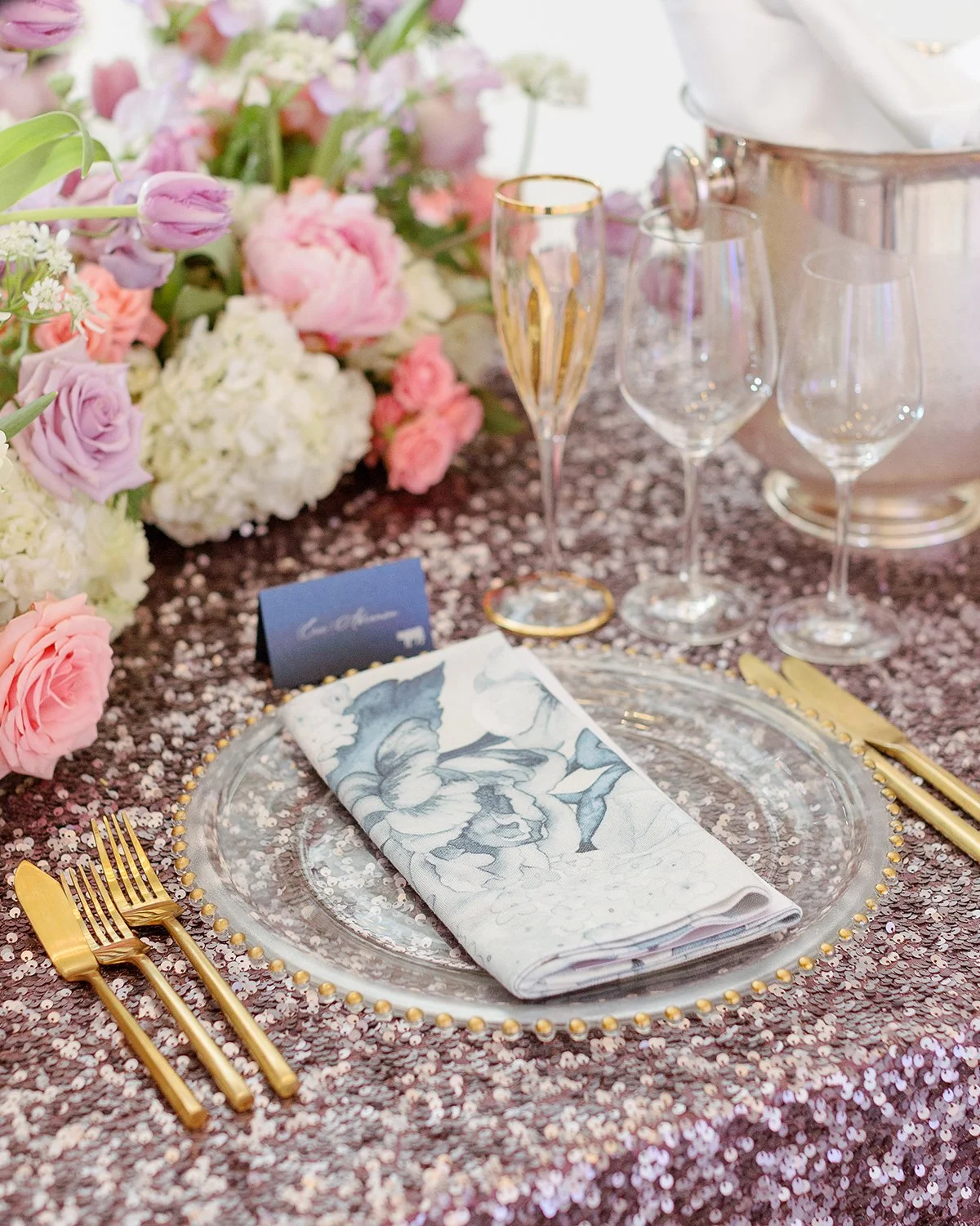 Pastel wedding tablescape at the Four Seasons Hotel in St. Louis by wedding florist Belli Fiori.