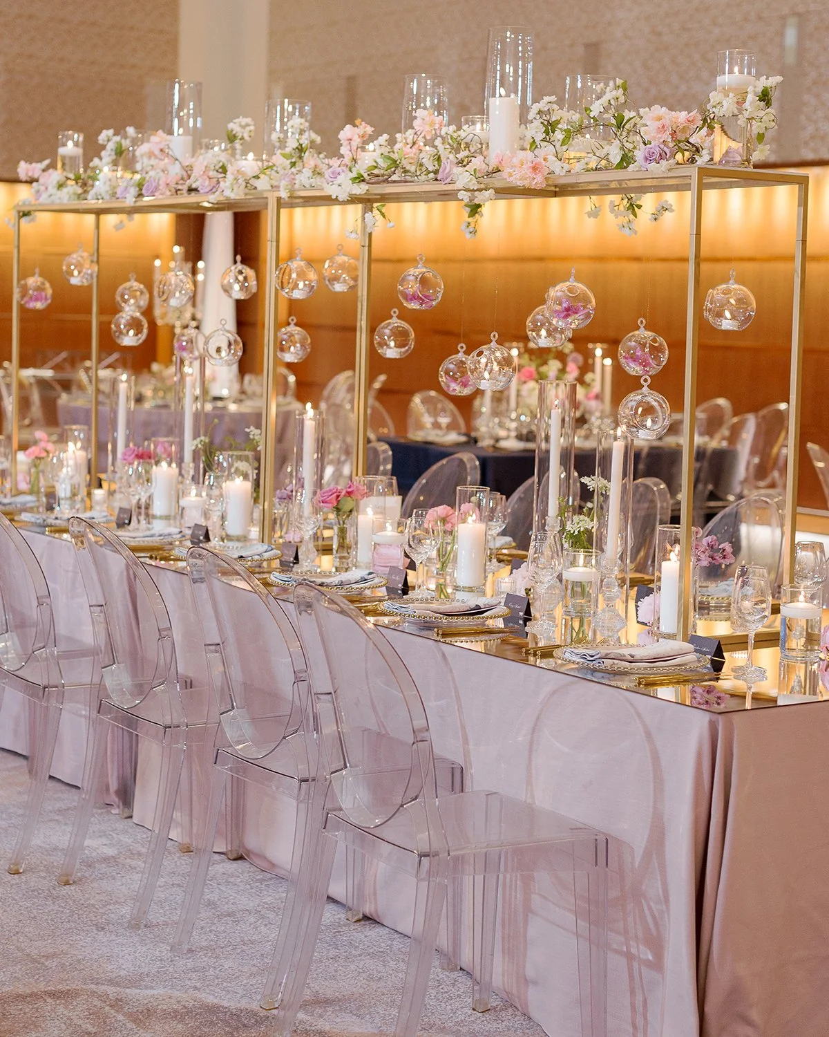 Pastel wedding tablescape at the Four Seasons Hotel in St. Louis by wedding florist Belli Fiori.
