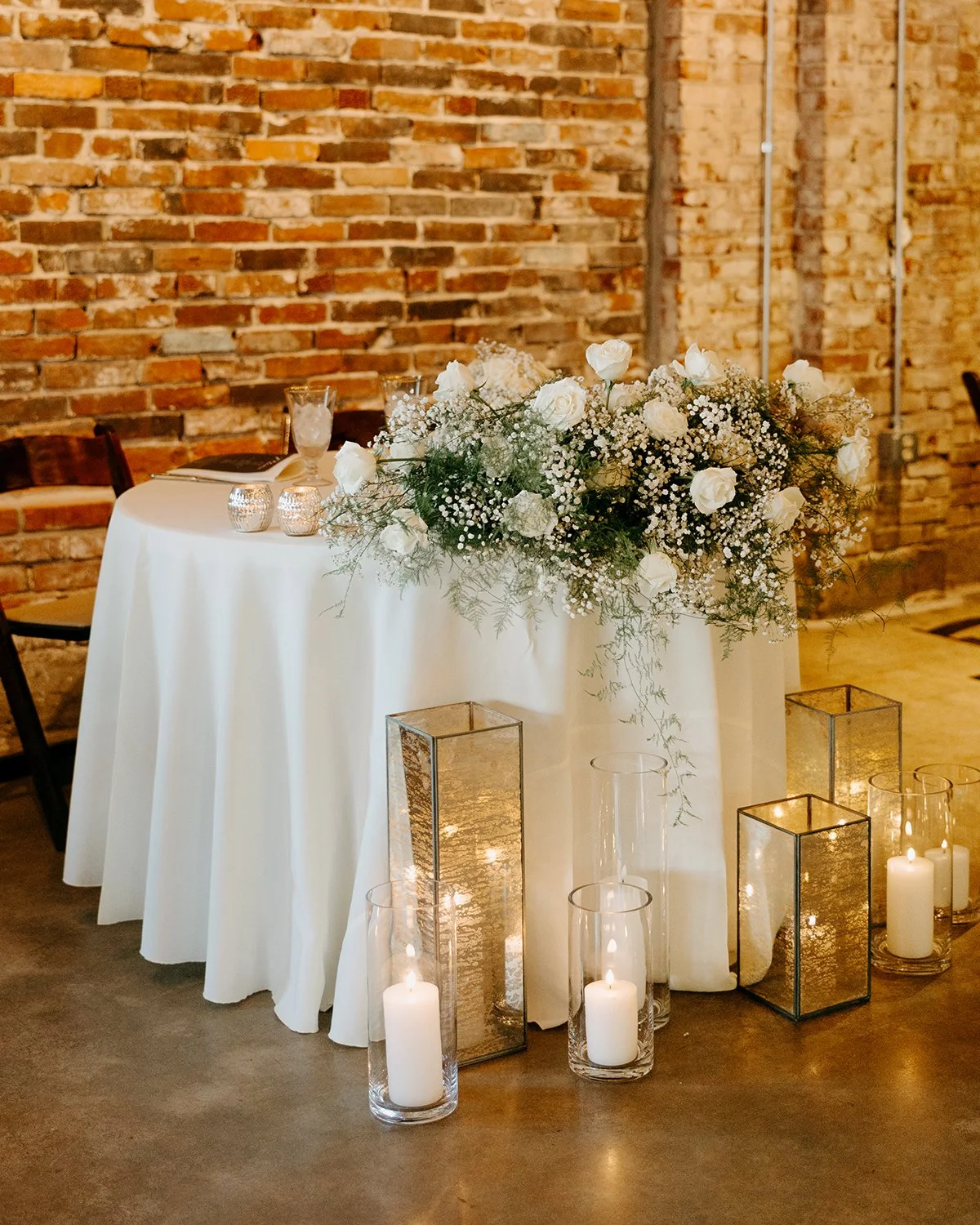 Sweetheart table wedding centerpiece designed by Belli Fiori in St. Louis.