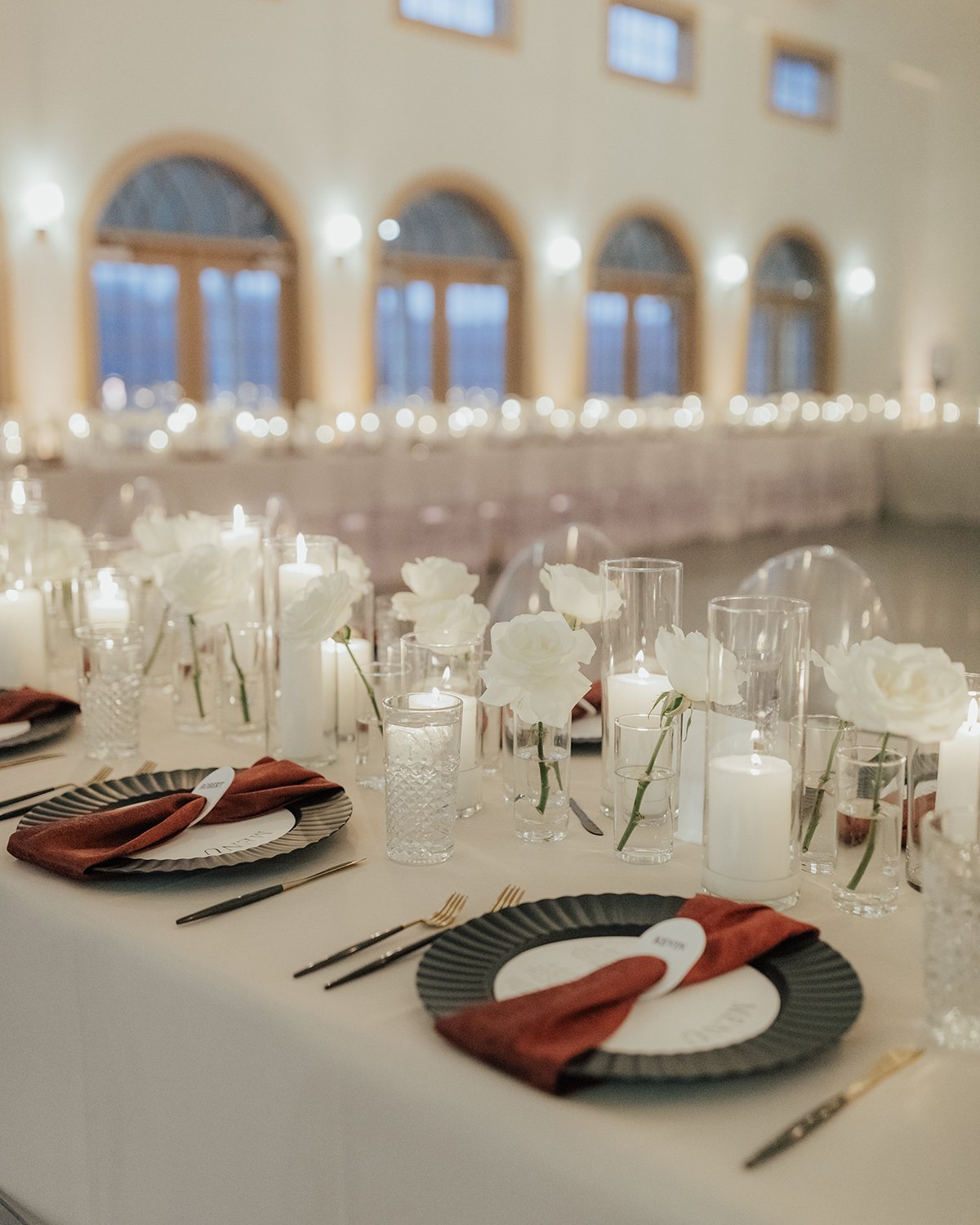 Head table wedding centerpiece designed by Belli Fiori in St. Louis.